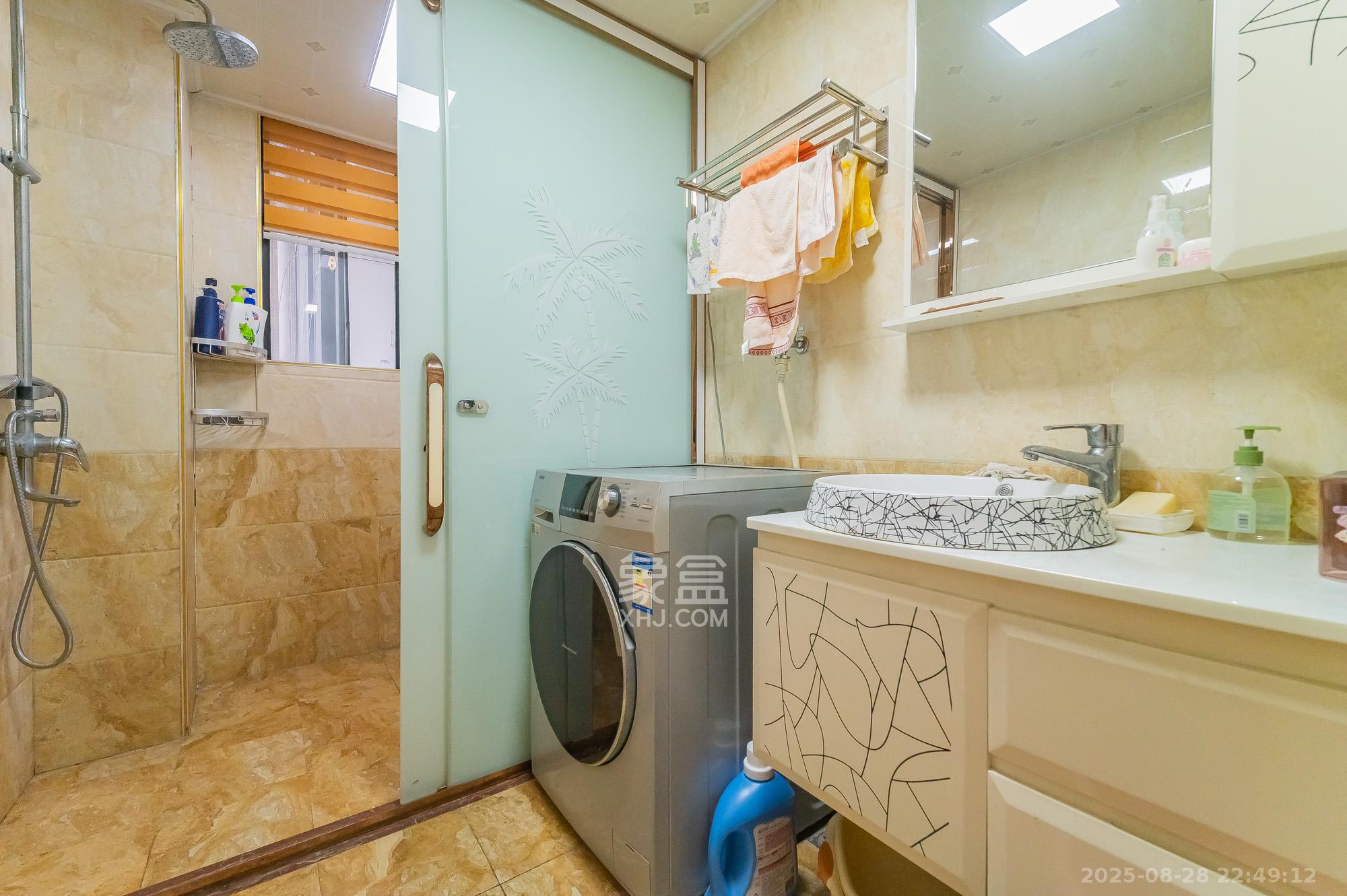 松雅湖金岸 3室2厅2卫 99.0万 松雅湖金岸 3室2厅2卫 99.0万卫生间