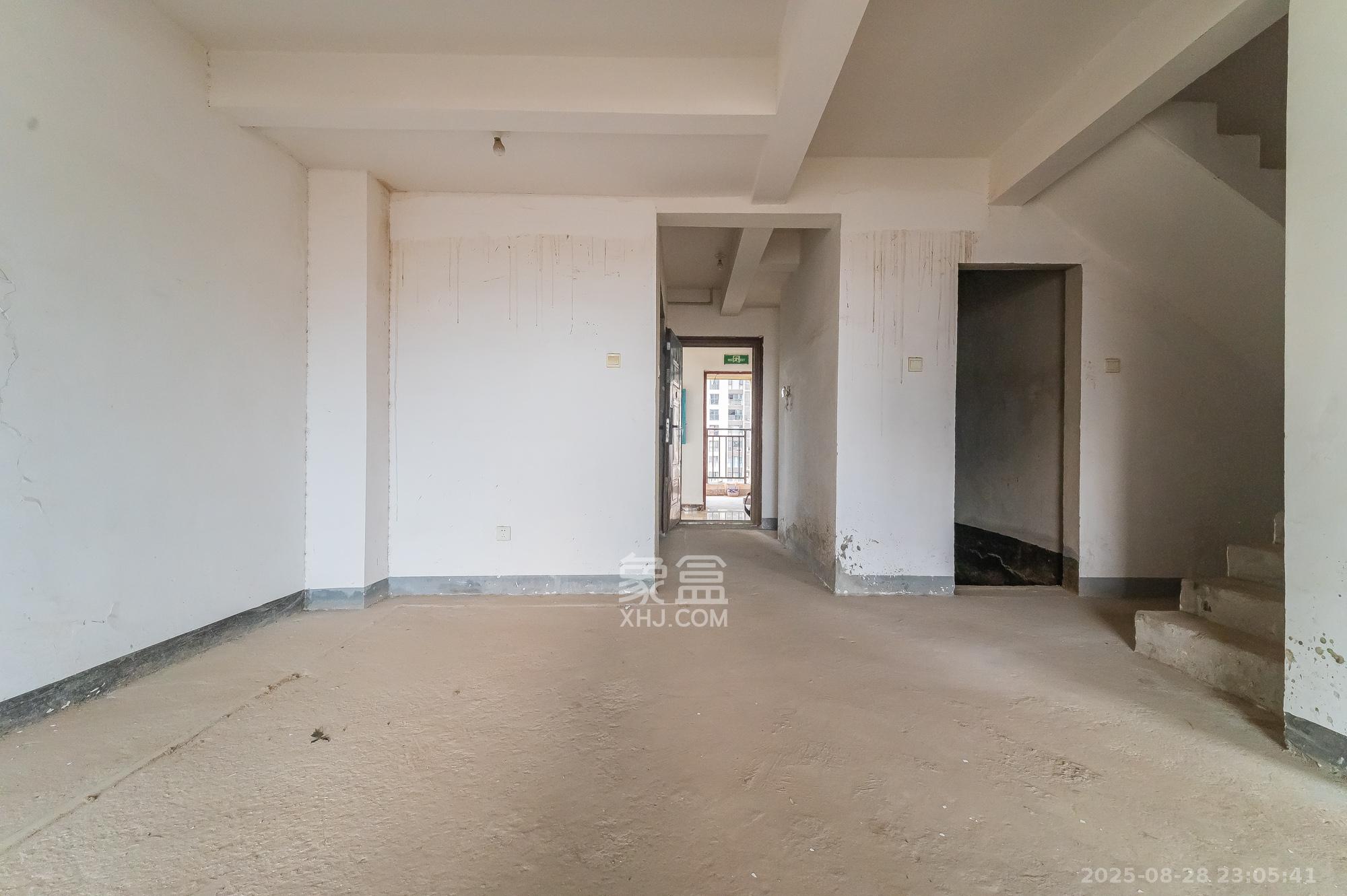 星湖湾一期高层 4室2厅2卫 98.0万 星湖湾一期高层 4室2厅2卫 98.0万客厅