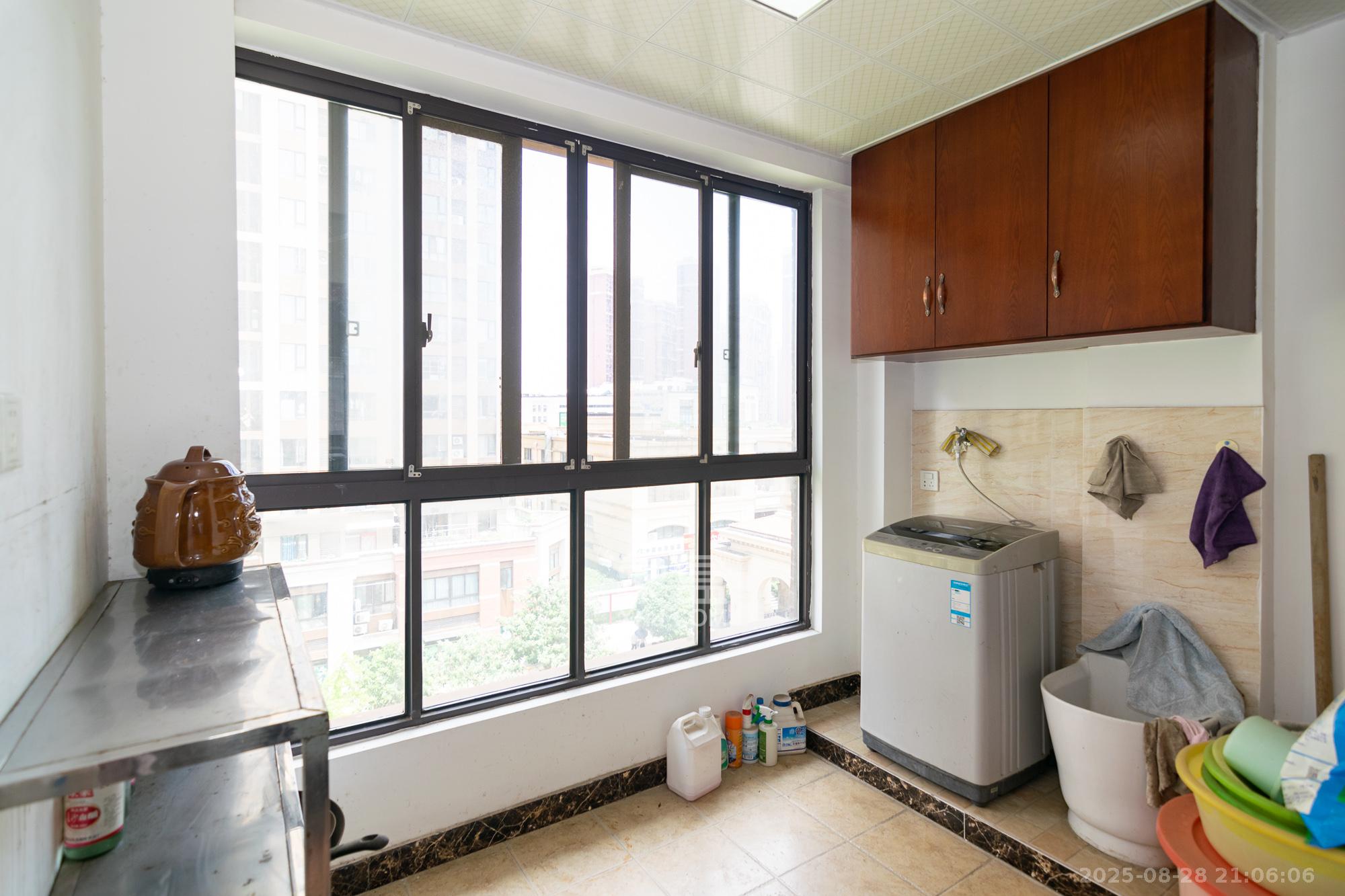 金地三千府（金地湖山樾、金地自在城）  1室0厅0卫    165.0万阳台