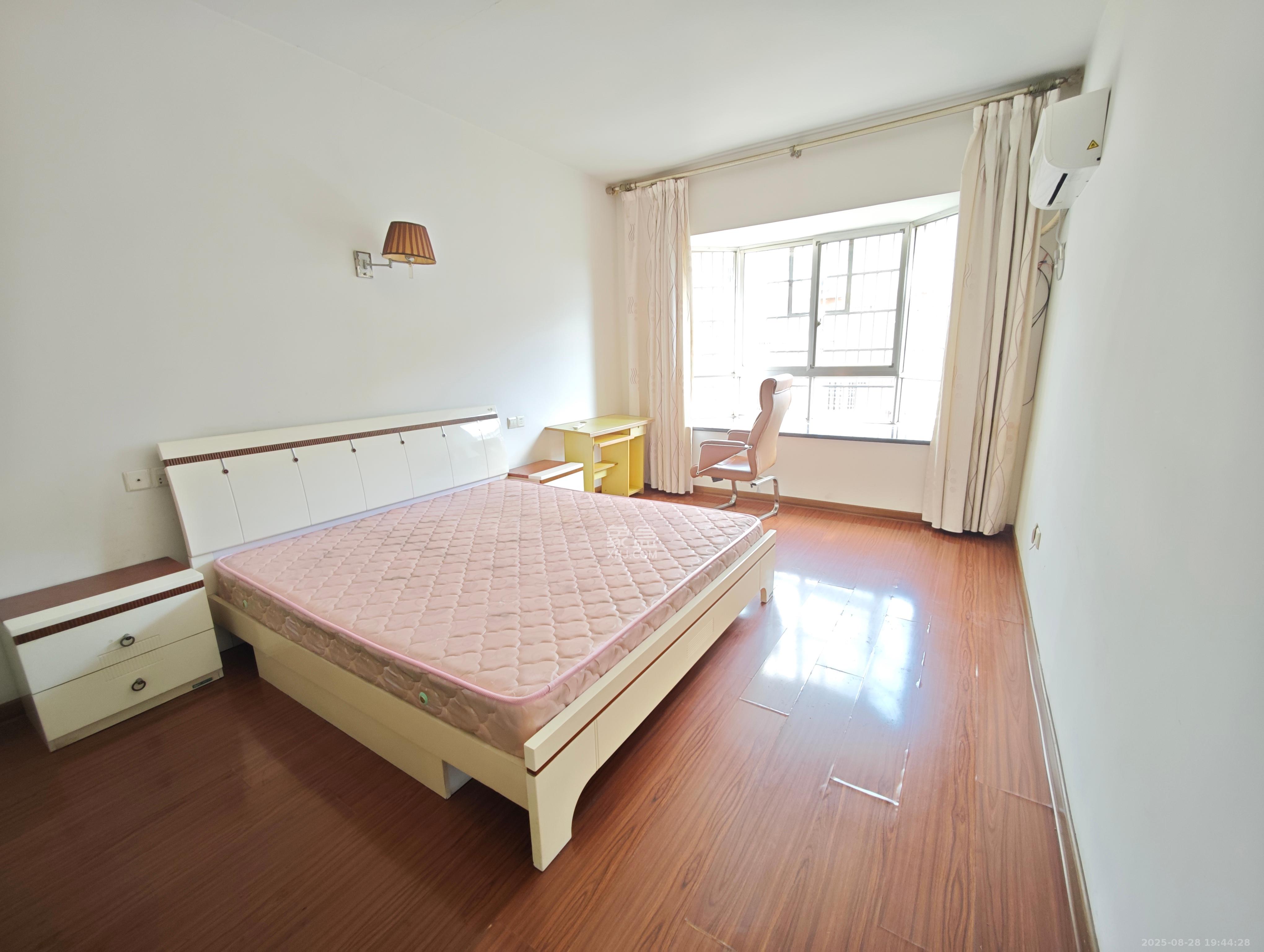 金芙蓉 4室2厅2卫 1500.0元/月 金芙蓉 4室2厅2卫 1500.0元/月室内图