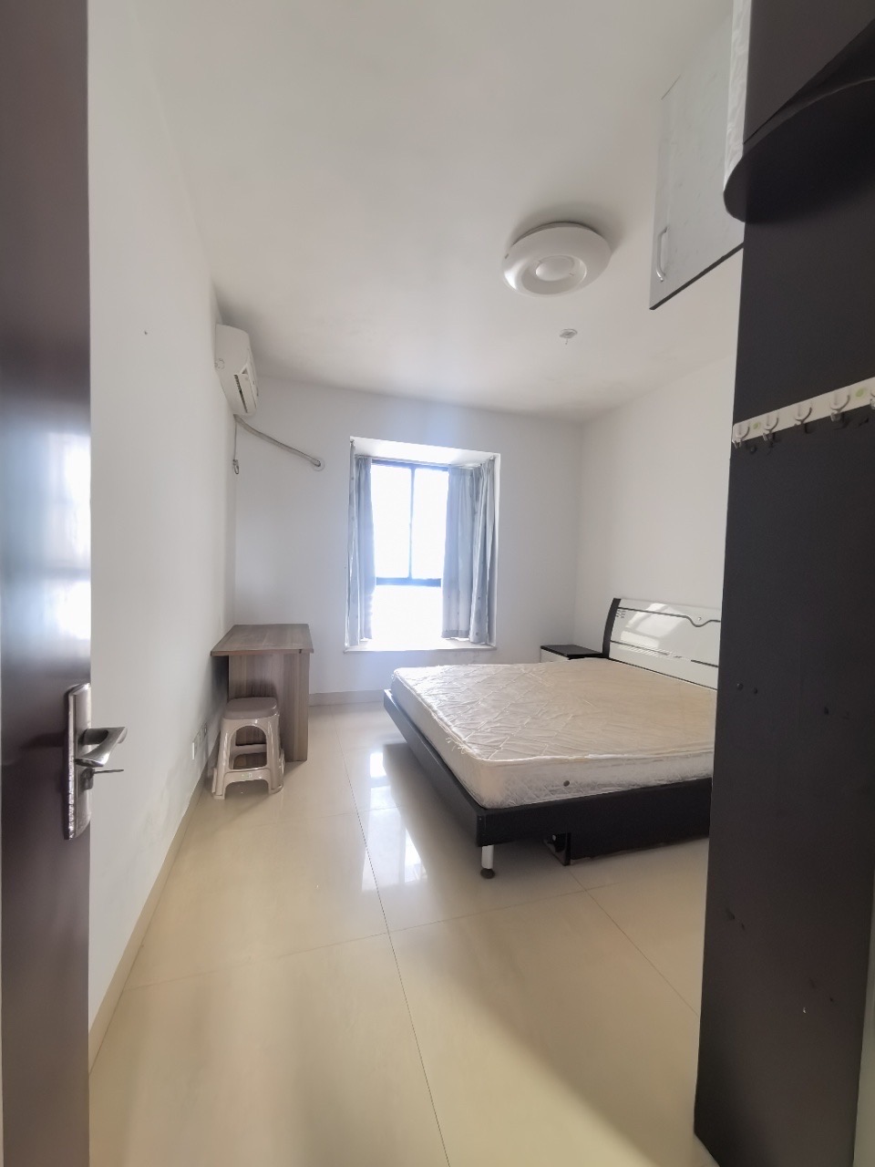 华荣府  4室2厅2卫    150.0万 华荣府  4室2厅2卫    150.0万客厅