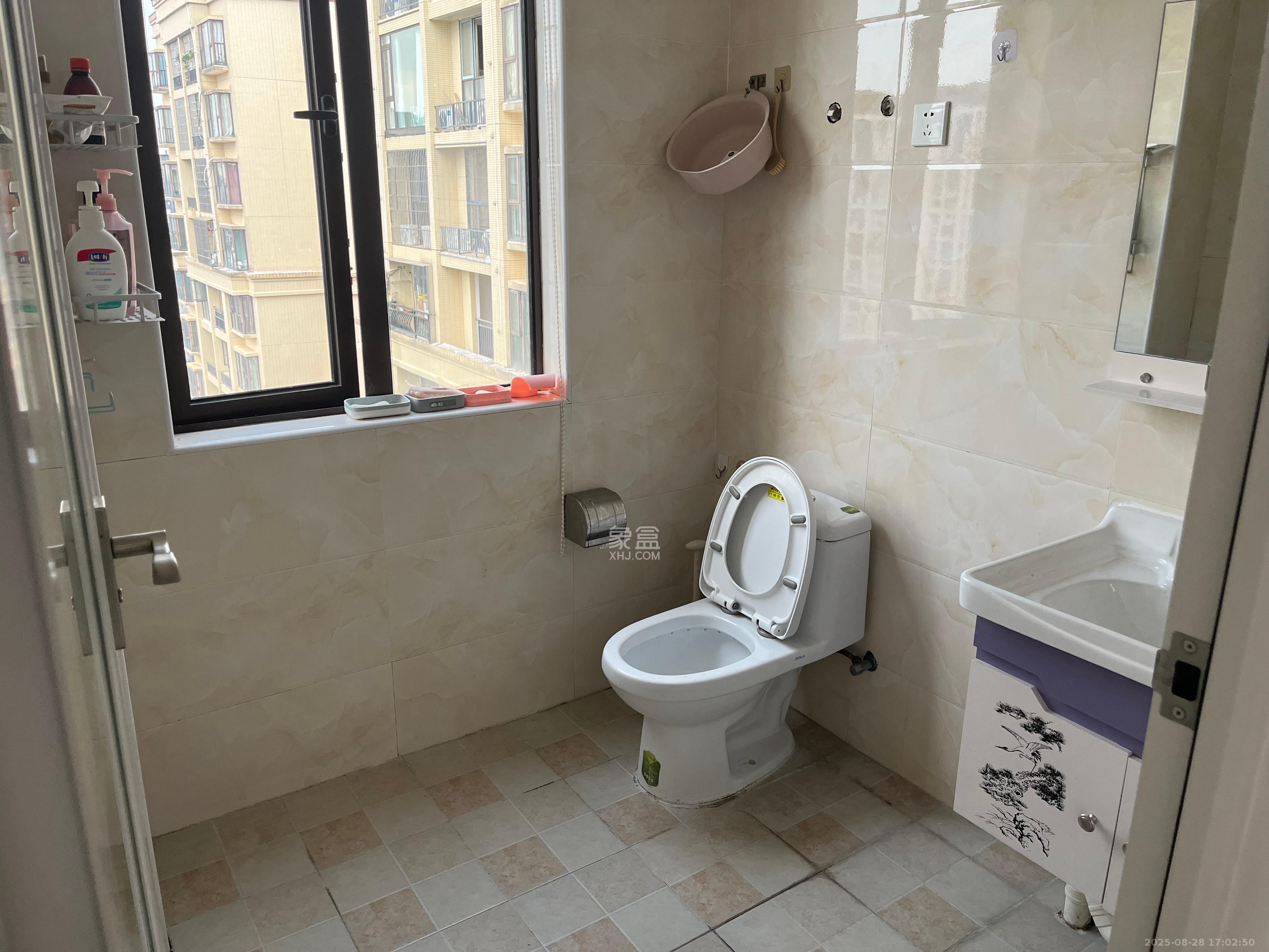 大鸿杰座 3室2厅1卫 2800.0元/月 大鸿杰座 3室2厅1卫 2800.0元/月室内图