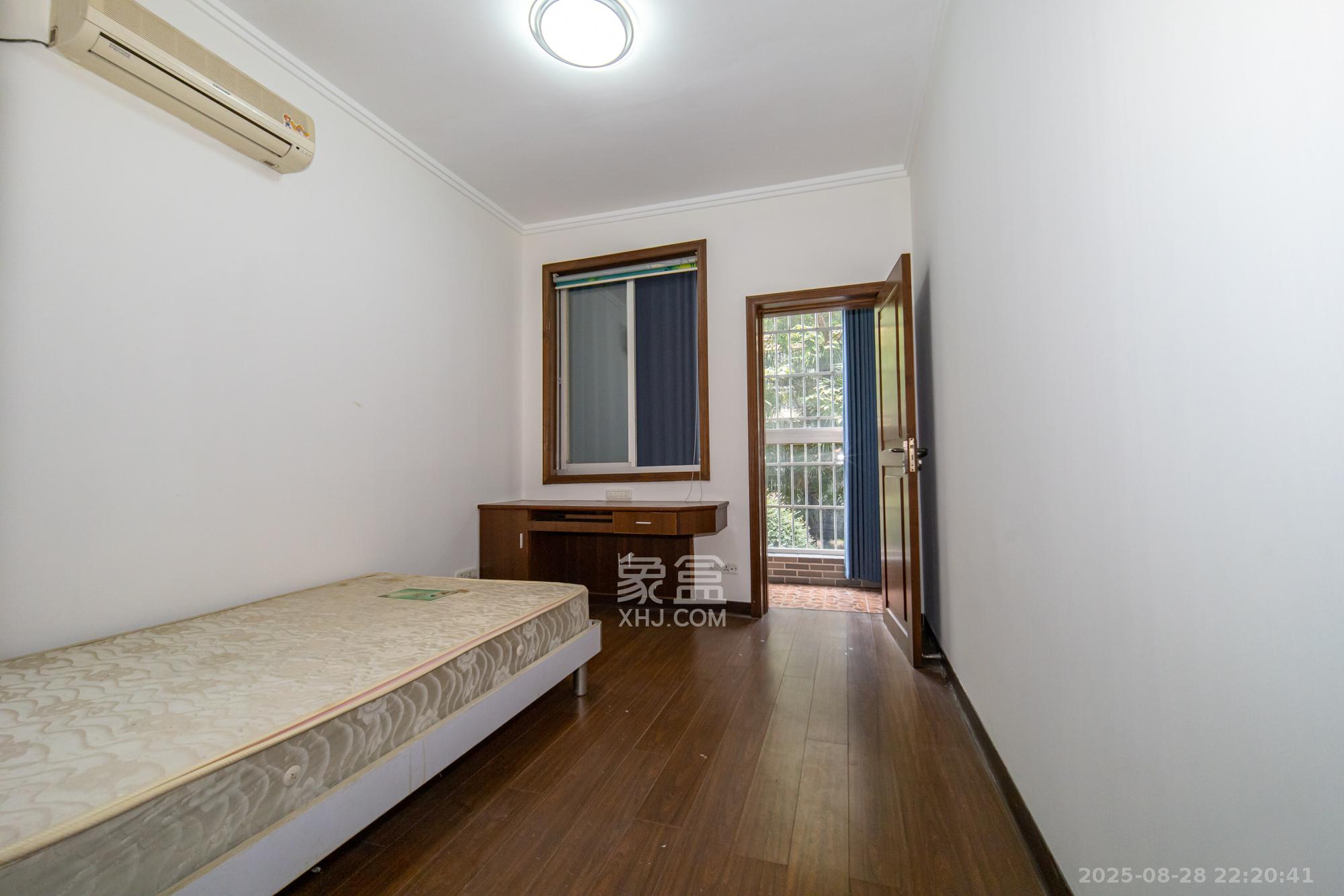 泰格林纸  3室2厅2卫    69.6万 泰格林纸  3室2厅2卫    69.6万卧室