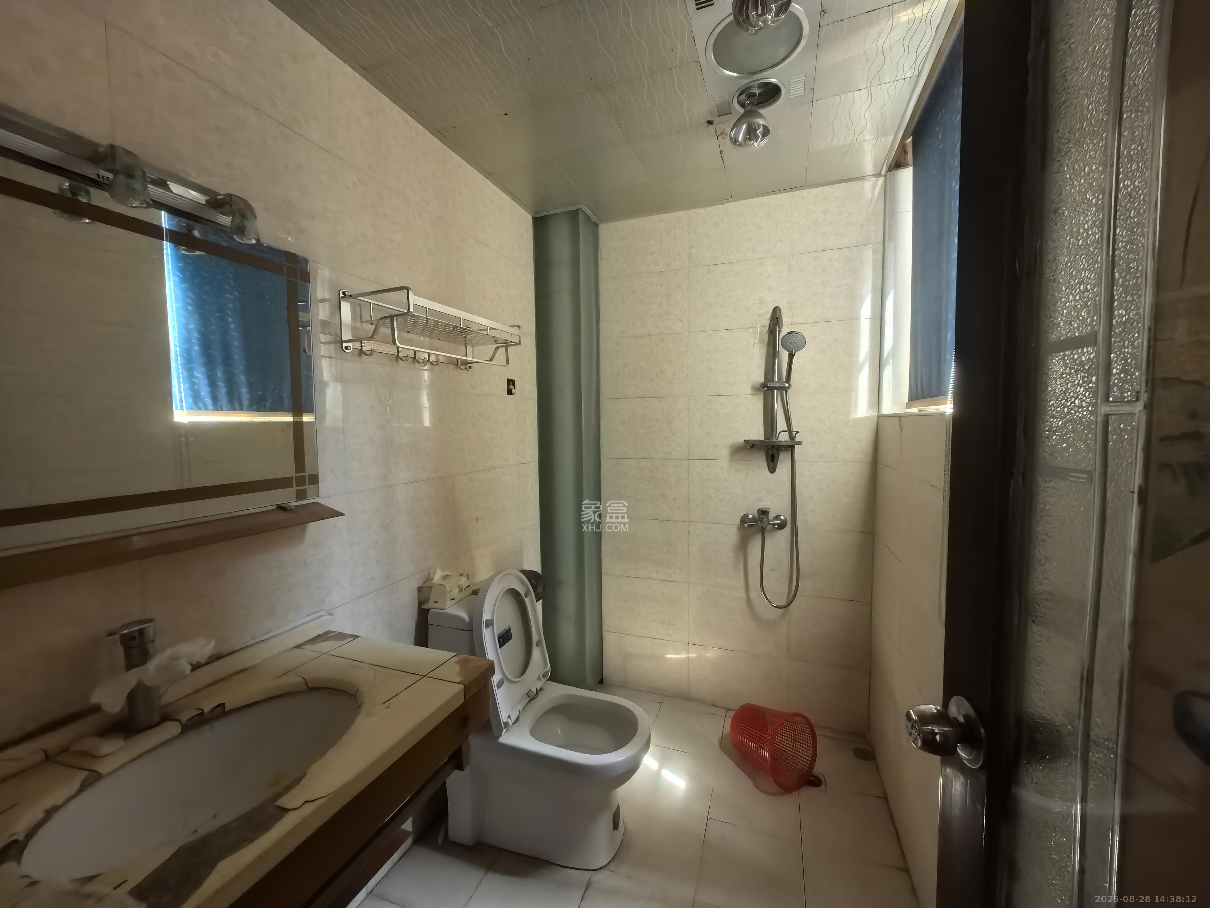 兴联母山小区 3室2厅2卫 1500.0元/月 兴联母山小区 3室2厅2卫 1500.0元/月室内图