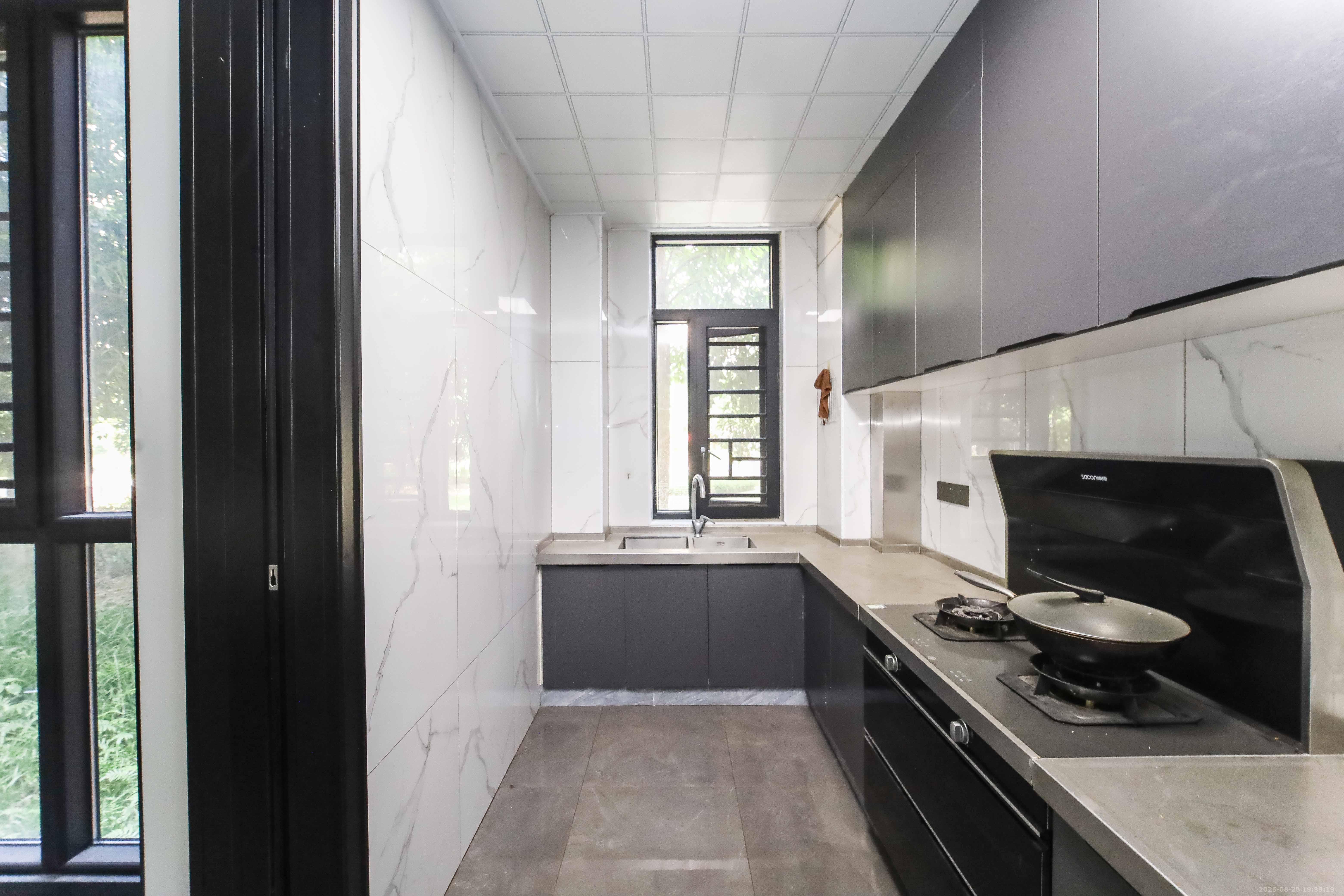 锦湘国际星城四期(金丽苑)  4室2厅3卫    480.0万 锦湘国际星城四期(金丽苑)  4室2厅3卫    480.0万厨房