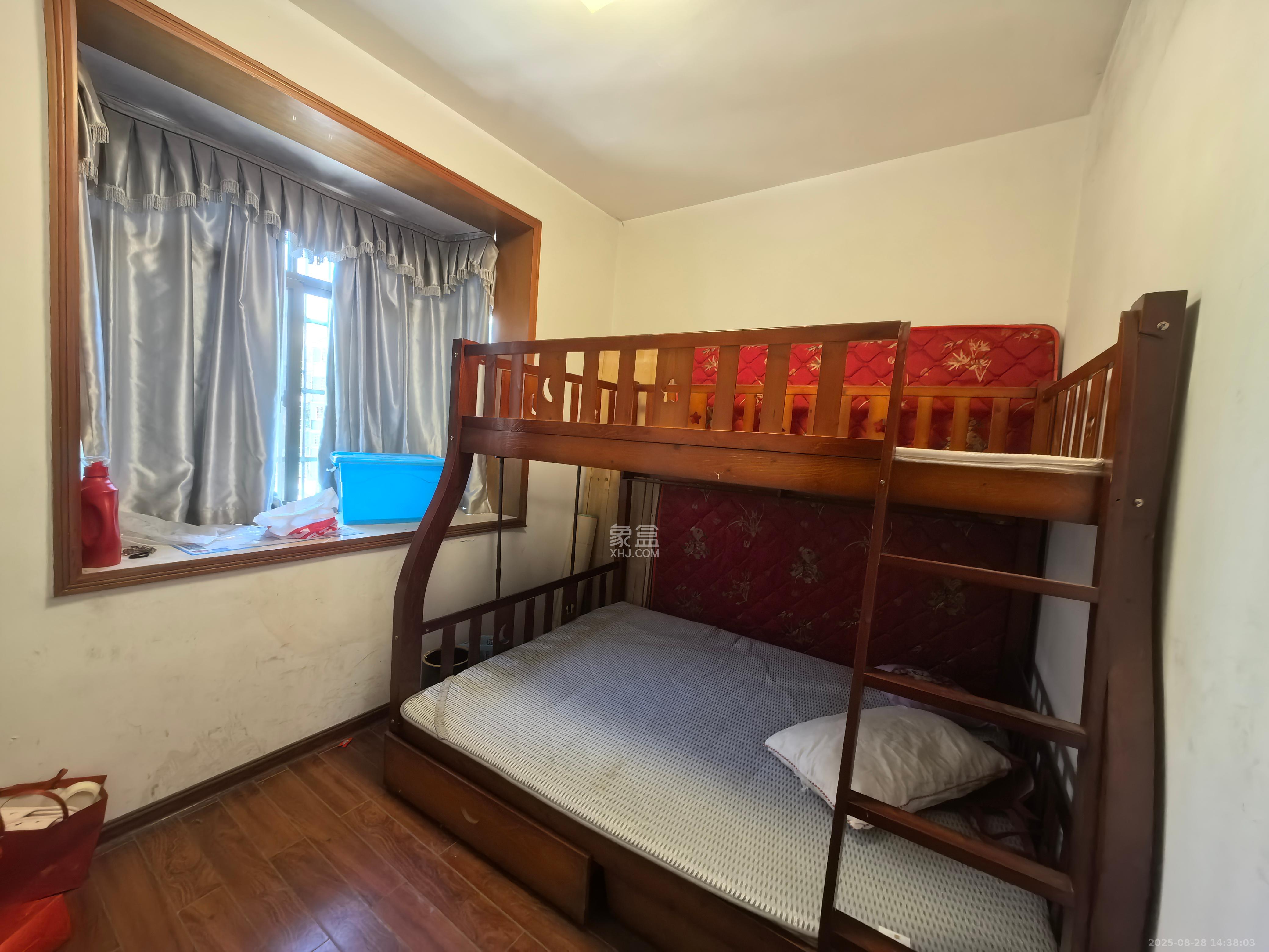 兴联母山小区  3室2厅2卫    1500.0元/月室内图