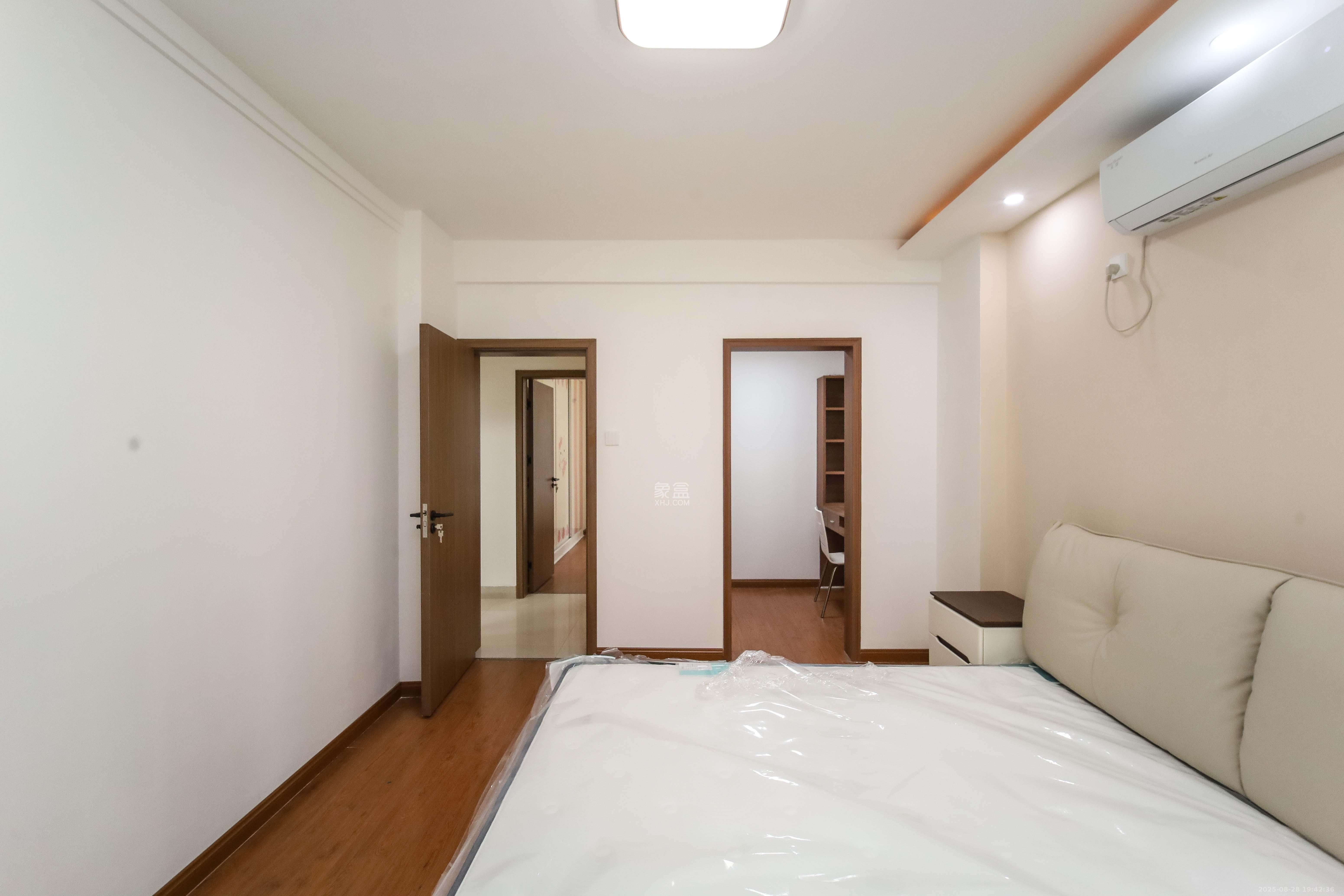 浏阳河畔家园  3室2厅1卫    136.0万 浏阳河畔家园  3室2厅1卫    136.0万卧室