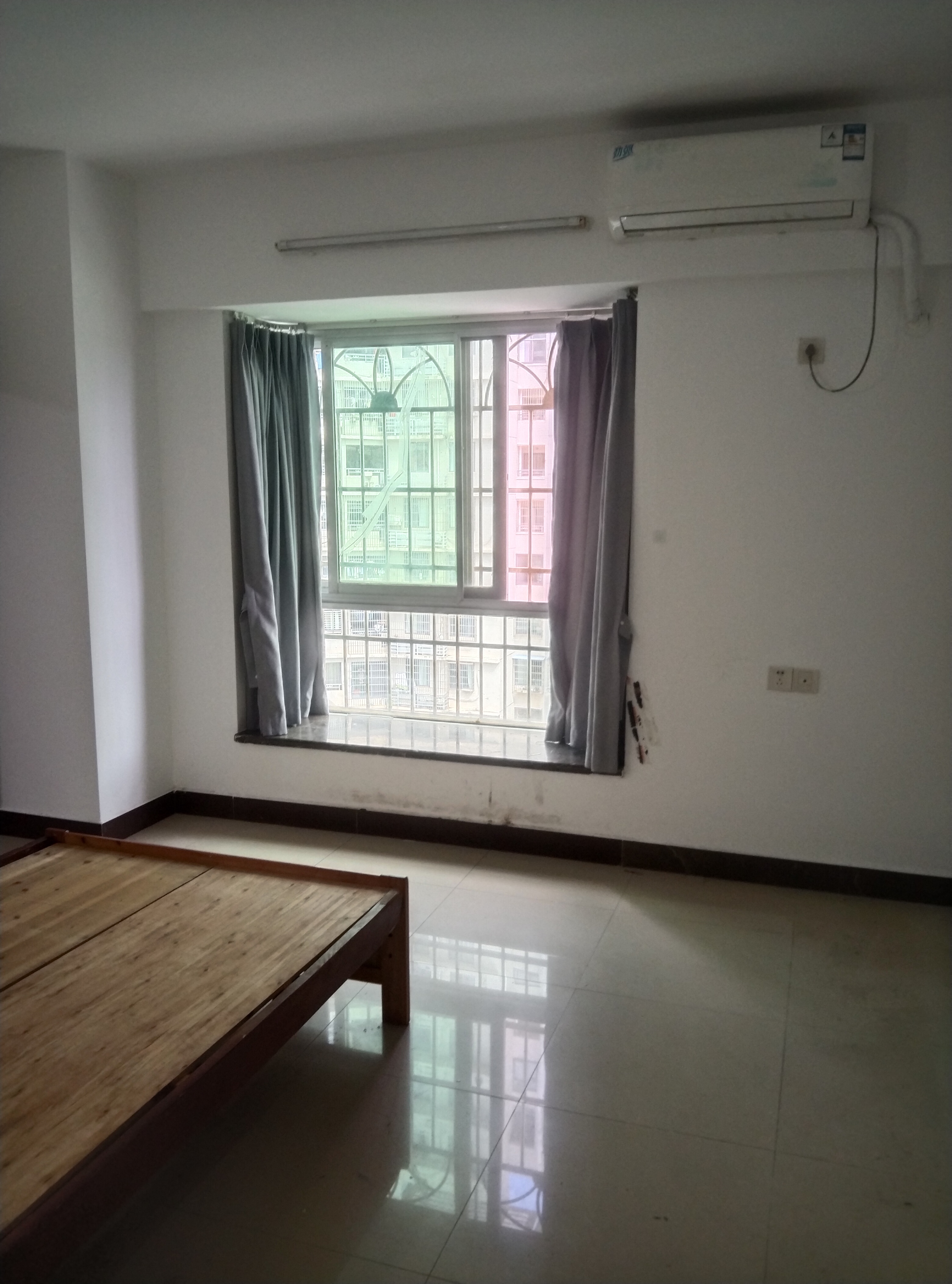 美舍苑 4室2厅2卫 2500.0元/月 美舍苑 4室2厅2卫 2500.0元/月室内图