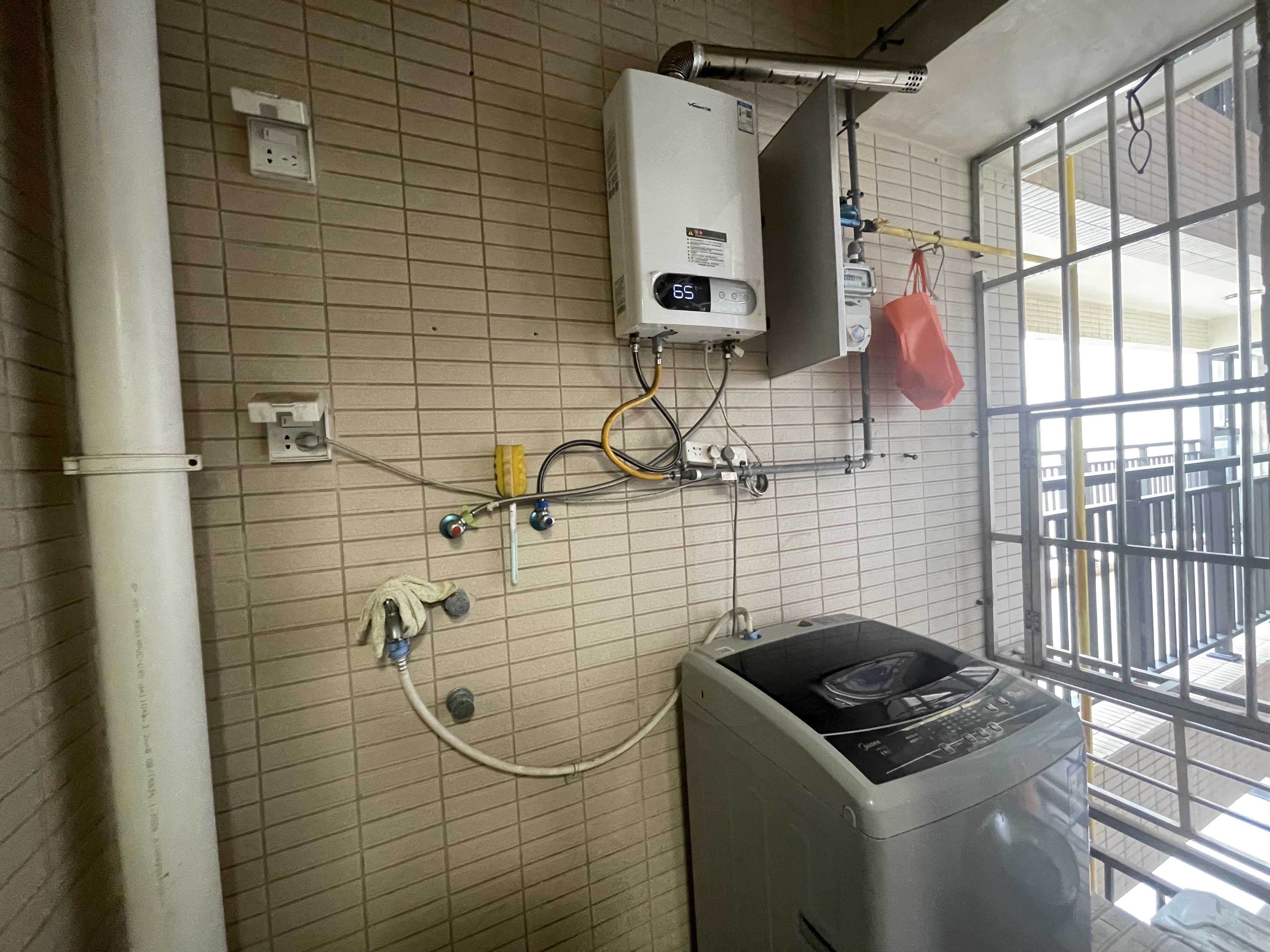 中海锦城  2室2厅1卫   2300.00元/月户型图