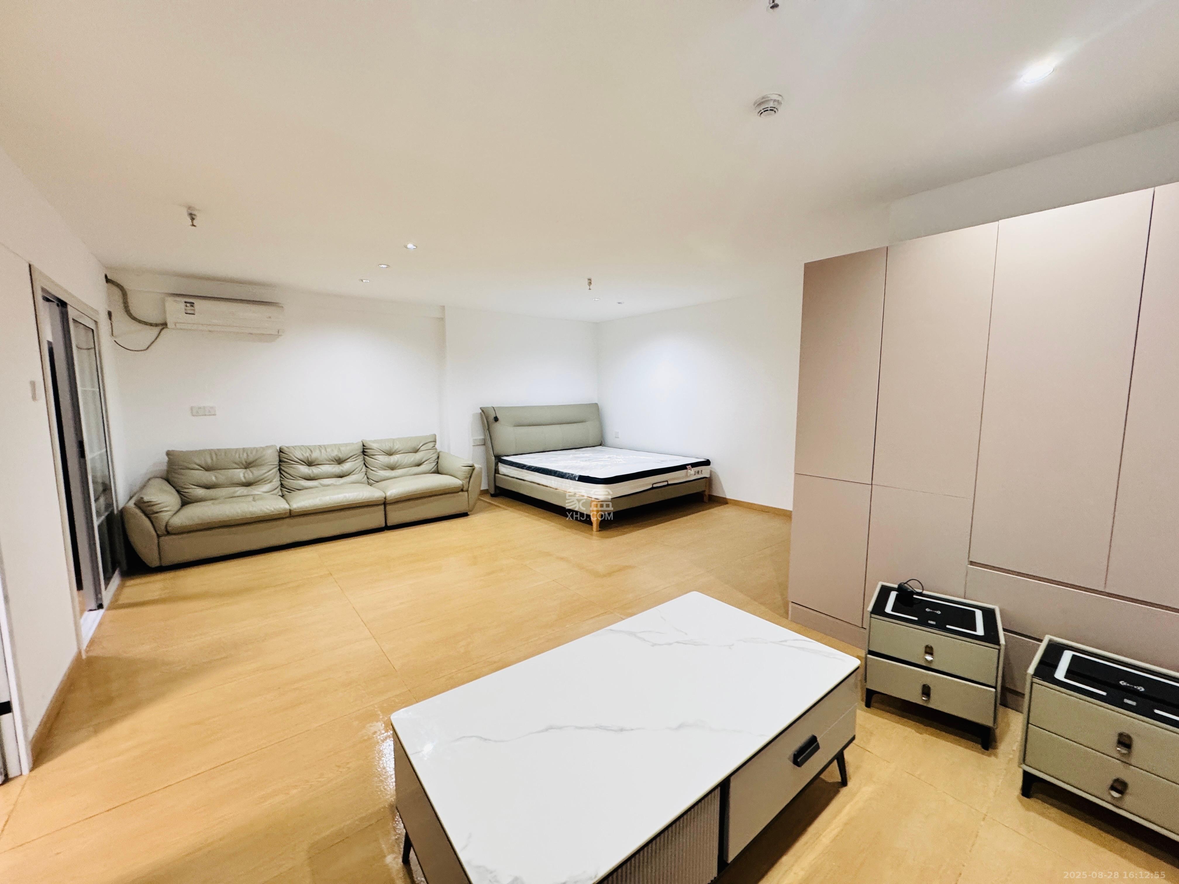 摩天一号  1室1厅1卫    2200.0元/月 摩天一号  1室1厅1卫    2200.0元/月室内图