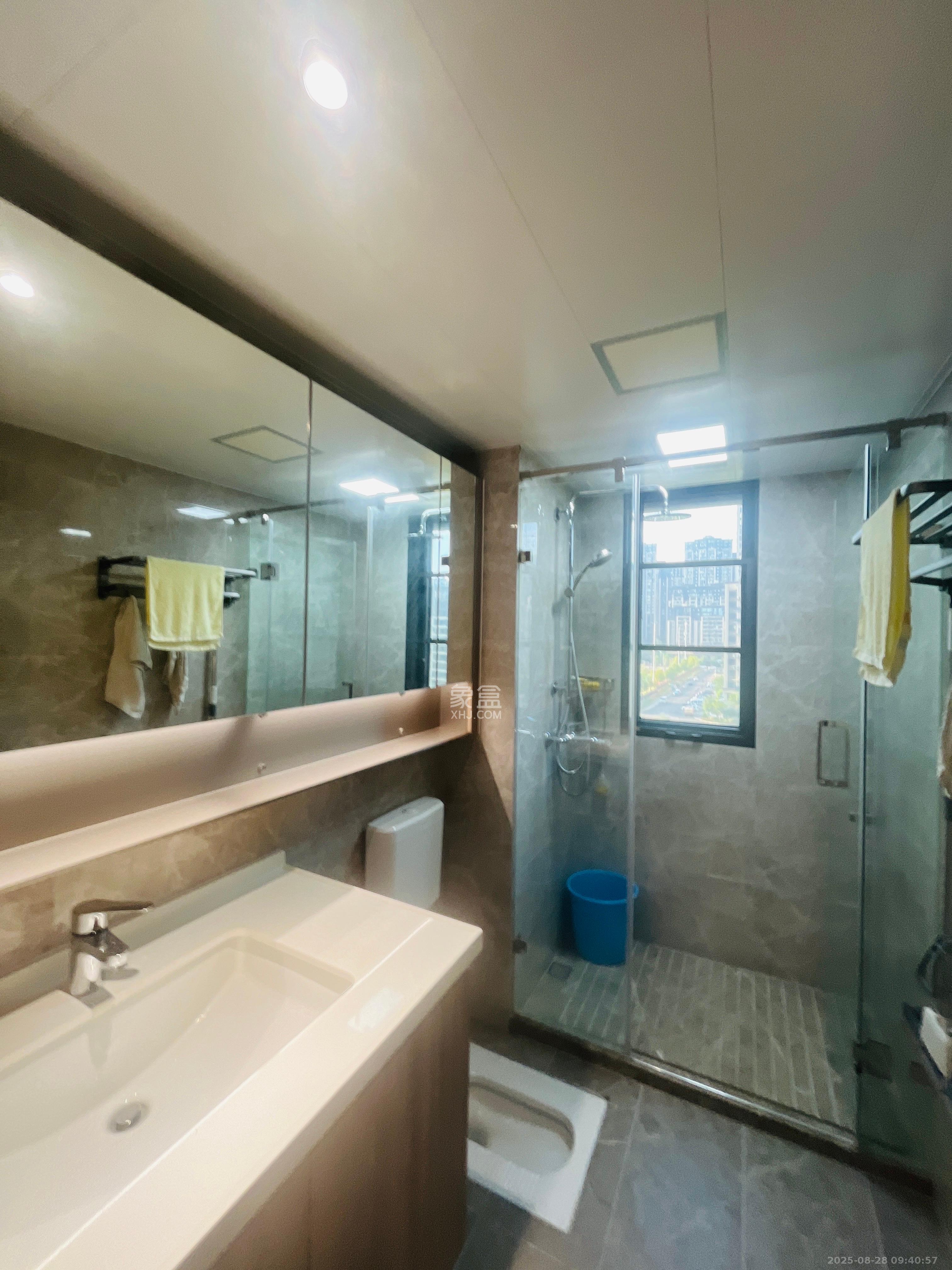 澳海文澜府 3室2厅2卫 2200.0元/月 澳海文澜府 3室2厅2卫 2200.0元/月室内图