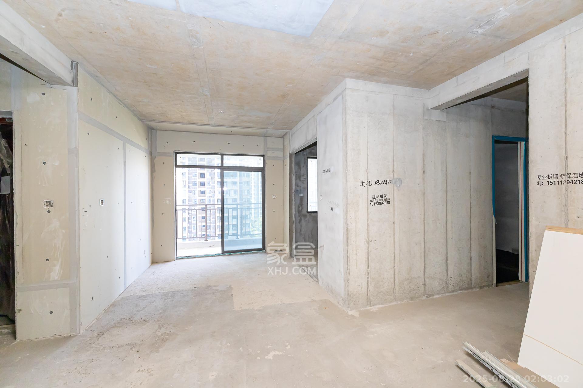 润和湘江天地E区  4室2厅3卫    190.0万 润和湘江天地E区  4室2厅3卫    190.0万客厅