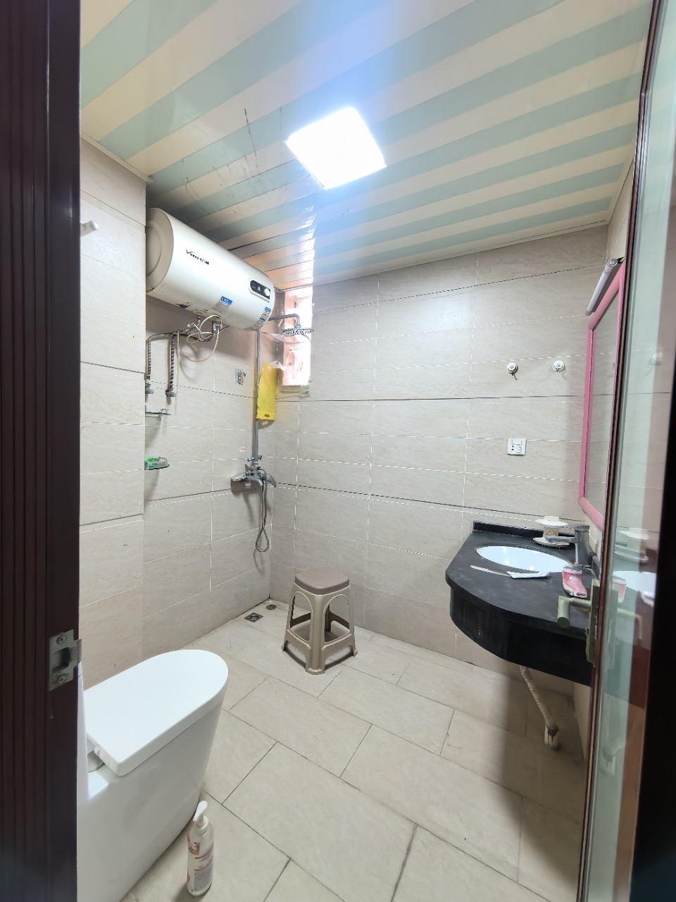 华荣府  4室2厅2卫    150.0万 华荣府  4室2厅2卫    150.0万客厅