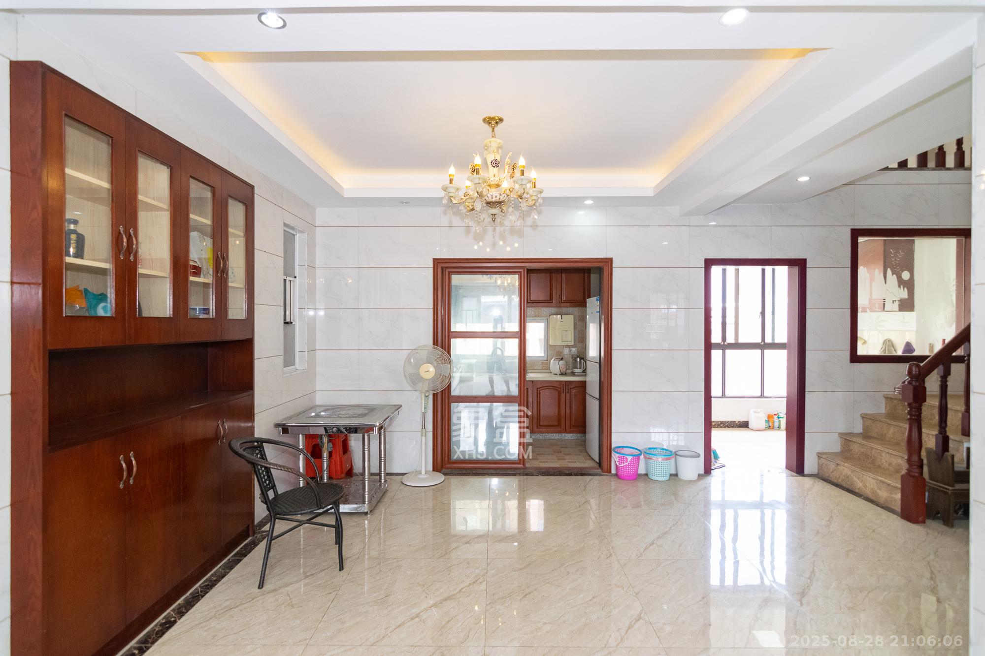 金地三千府(金地湖山樾、金地自在城) 1室0厅0卫 165.0万 金地三千府(金地湖山樾、金地自在城) 1室0厅0卫 165.0万客厅