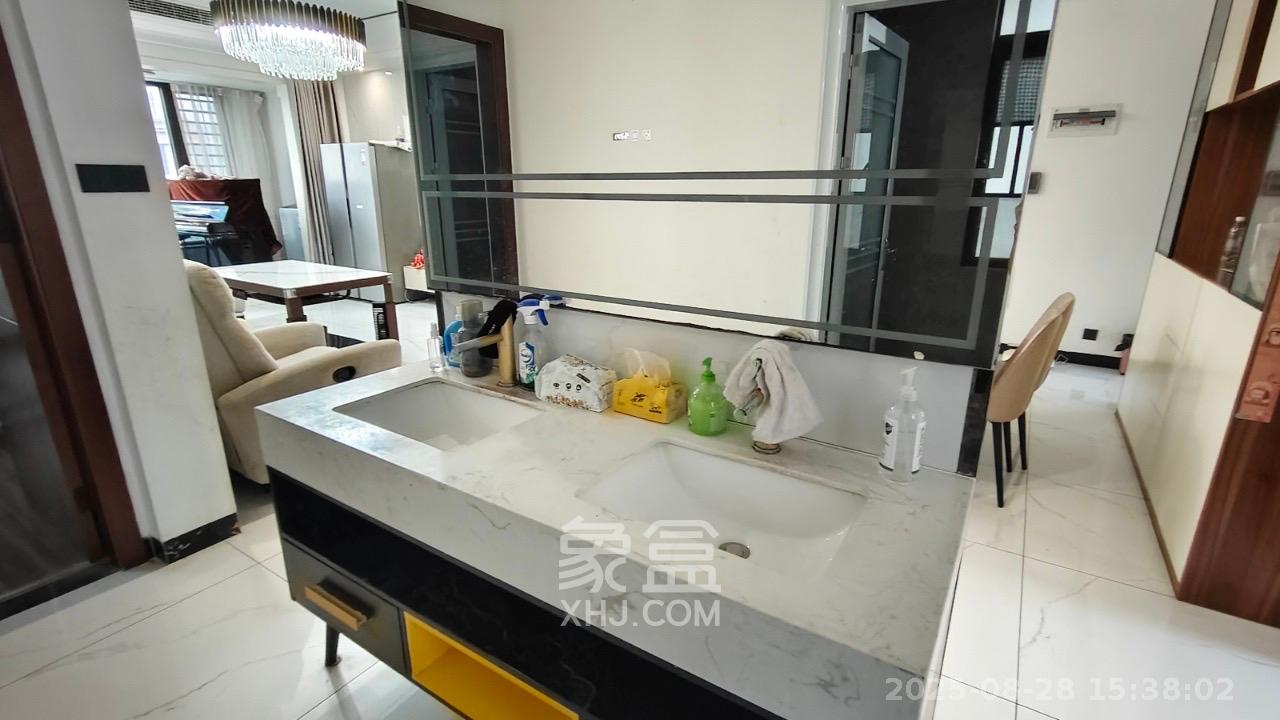 绿地海外滩一期 4室2厅2卫 2800.0元/月 绿地海外滩一期 4室2厅2卫 2800.0元/月室内图