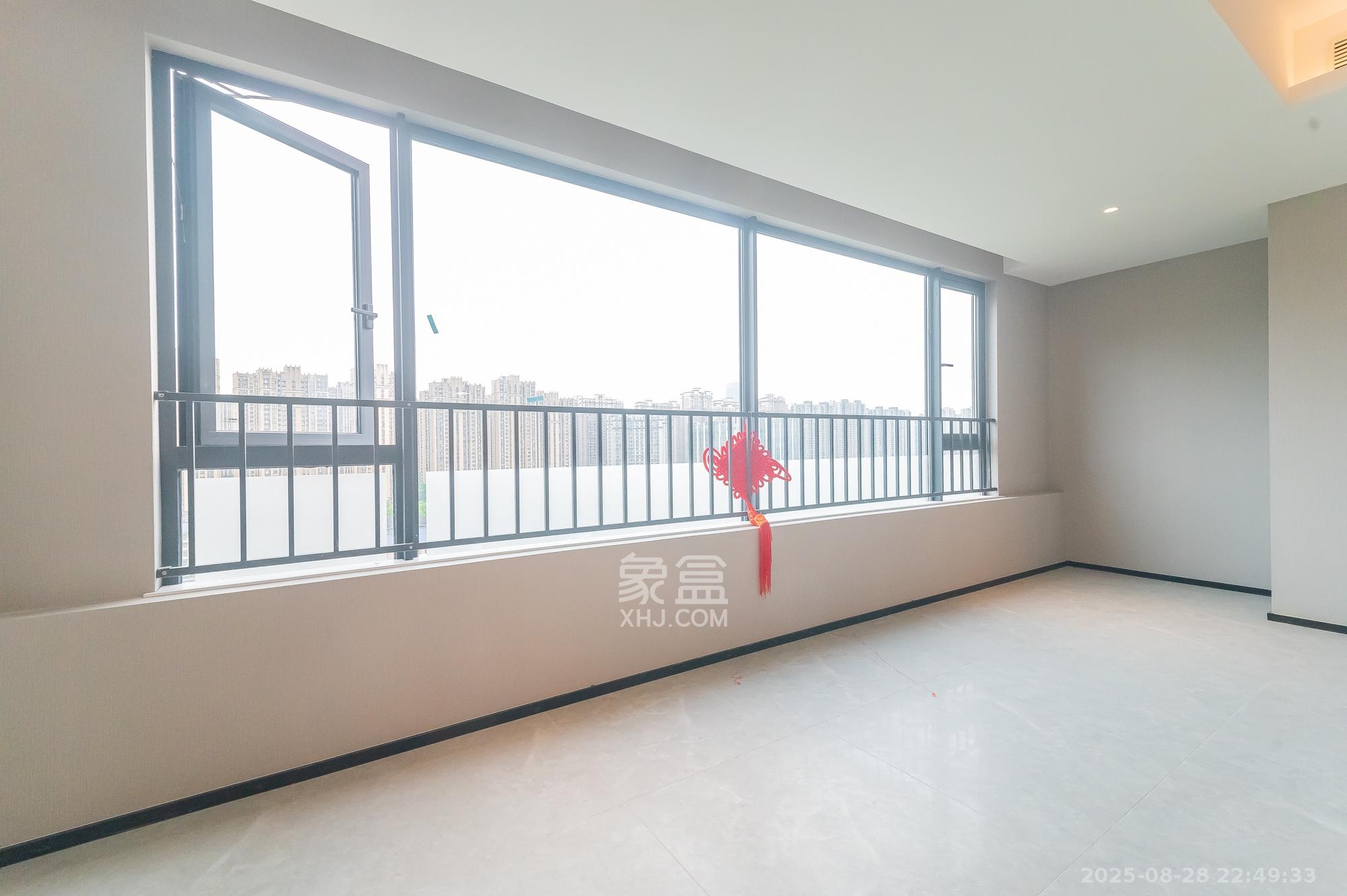 万科松湖天地 4室2厅2卫 198.8万 万科松湖天地 4室2厅2卫 198.8万阳台