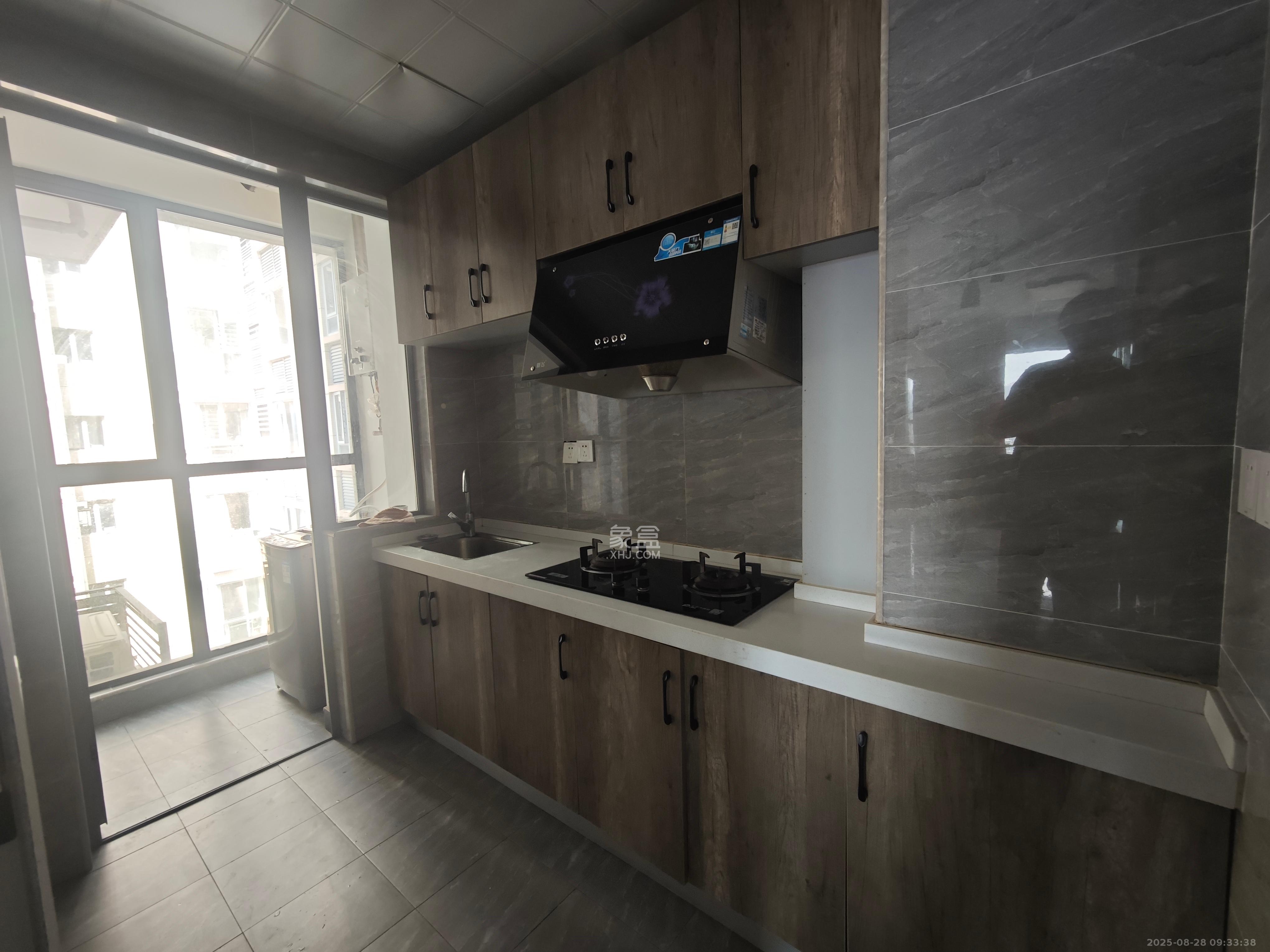 湖湘奥林匹克花园  3室1厅1卫    2100.0元/月 湖湘奥林匹克花园  3室1厅1卫    2100.0元/月室内图