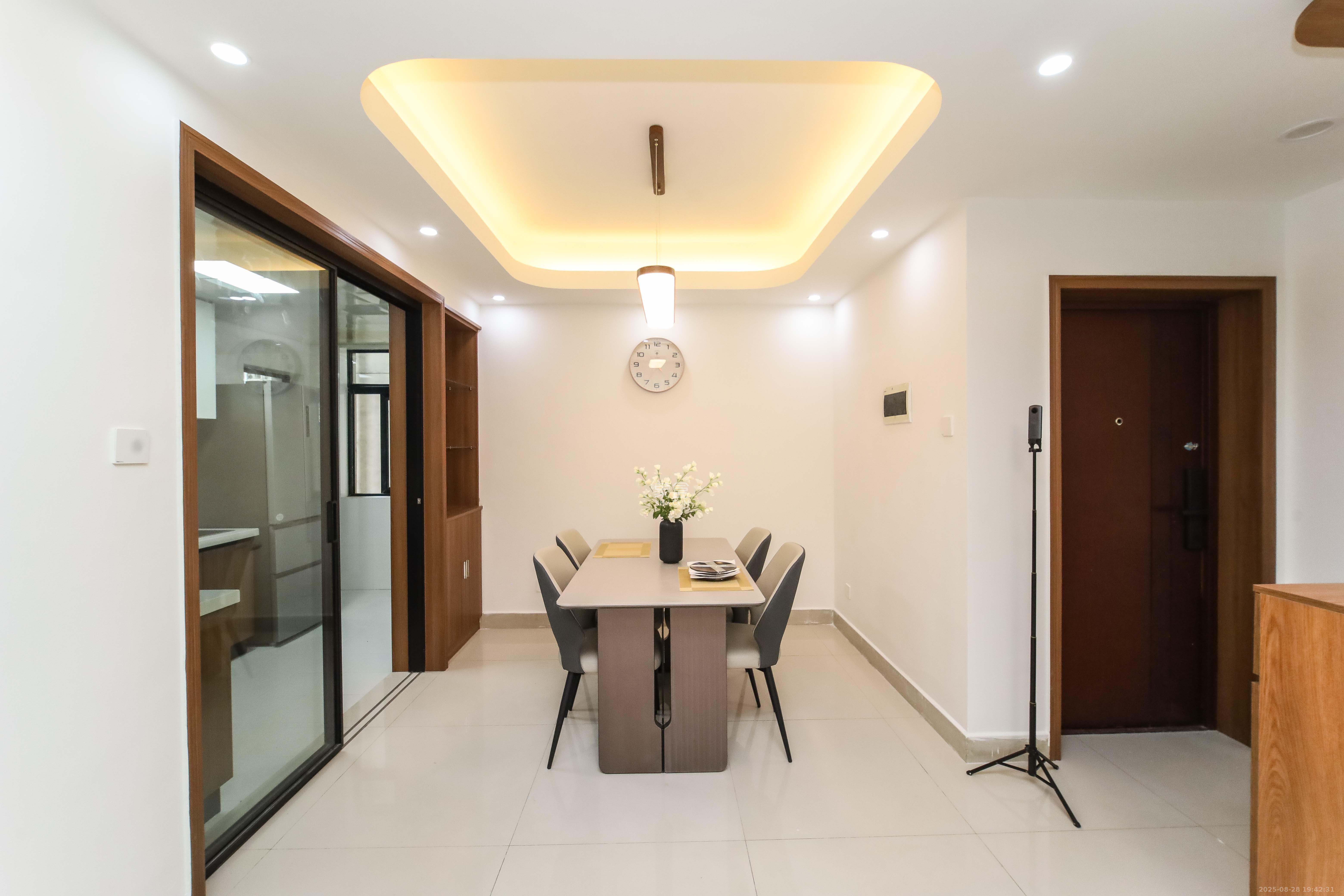 浏阳河畔家园  3室2厅1卫    136.0万 浏阳河畔家园  3室2厅1卫    136.0万客厅