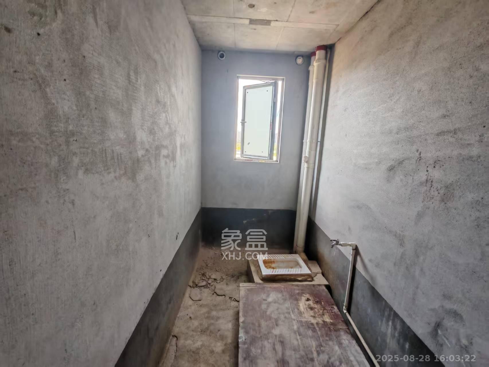 城发恒伟洋湖映2009  4室2厅2卫    2000.0元/月室内图