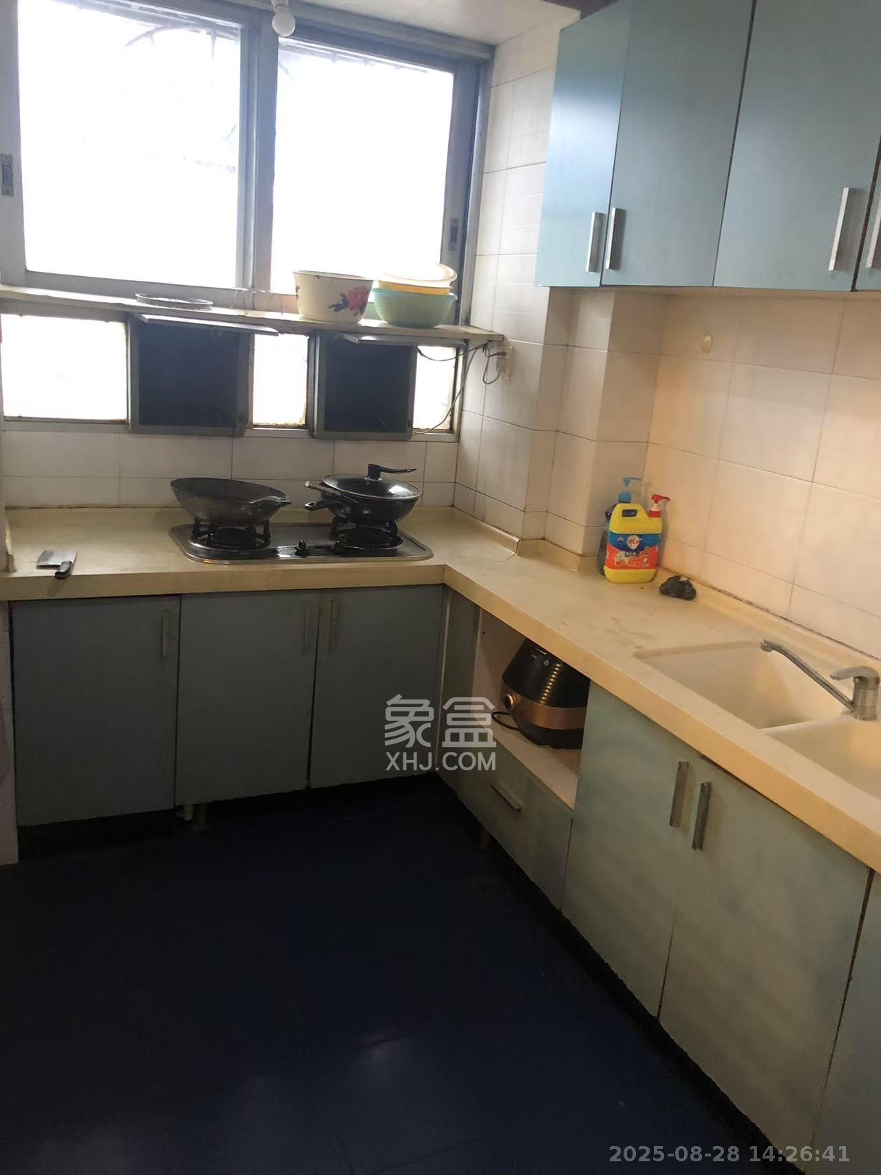 学宫街商住楼  3室2厅1卫   2700.00元/月室内图