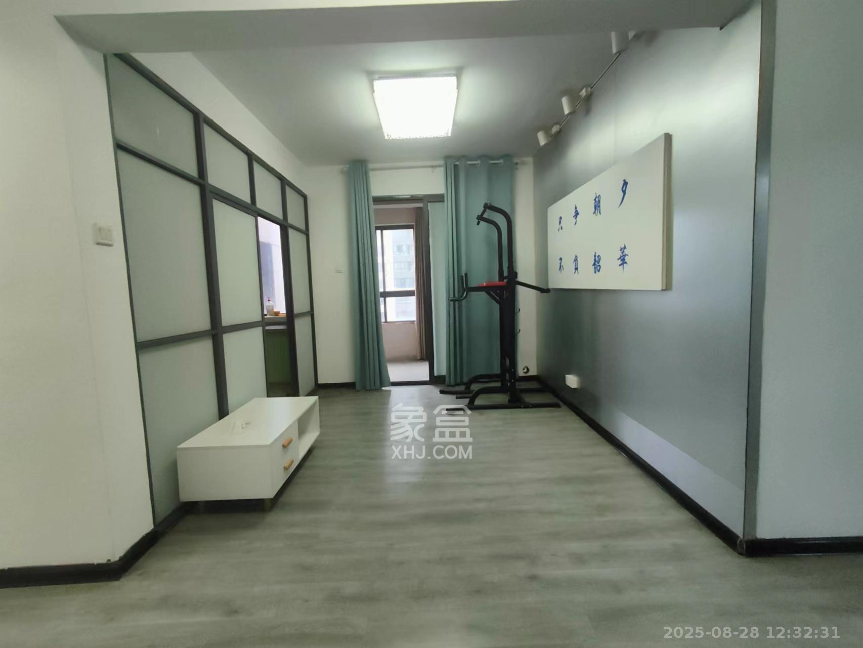 长房时代城  4室2厅2卫   3500.00元/月室内图