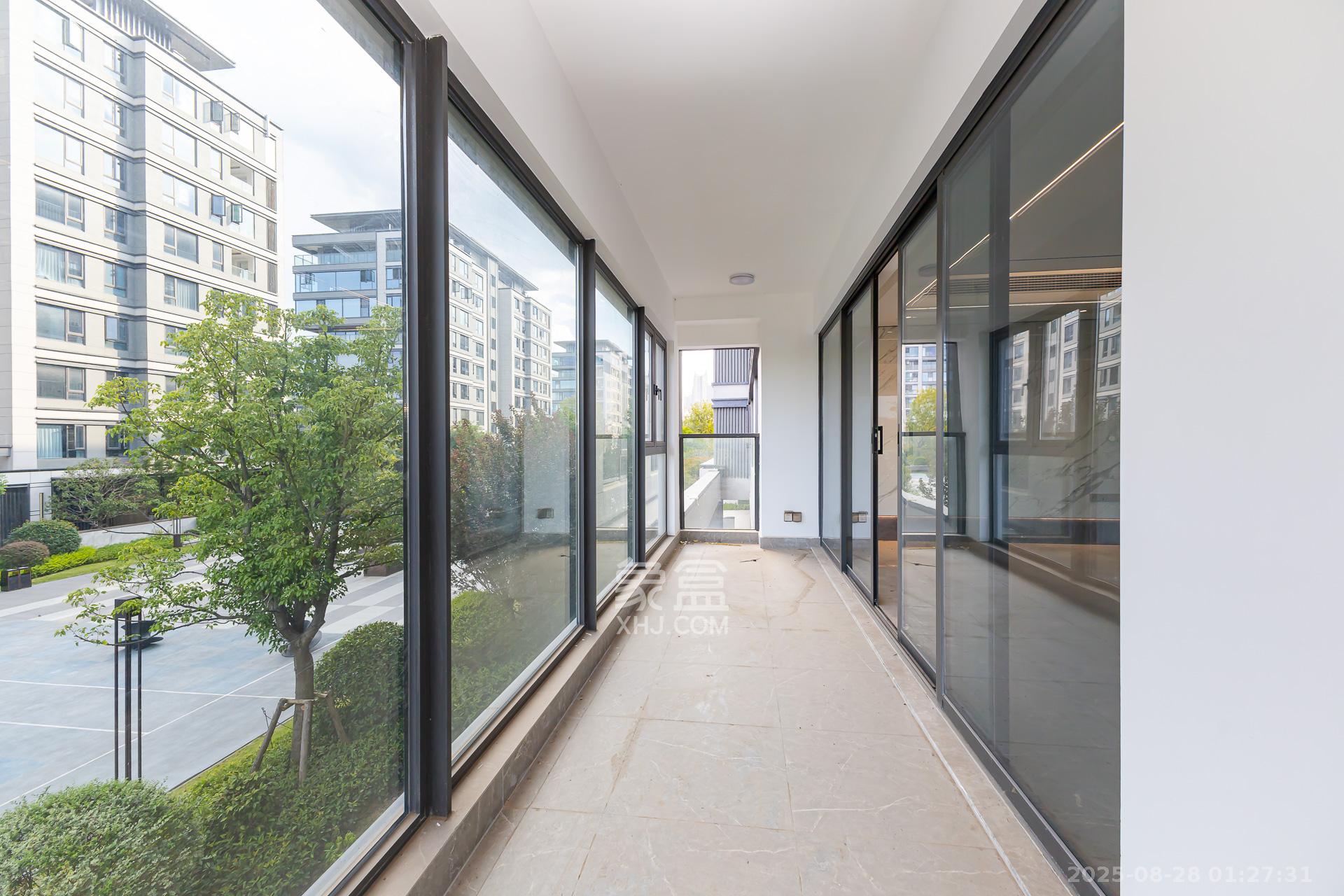 嘉臣道  4室2厅3卫    448.0万 嘉臣道  4室2厅3卫    448.0万阳台