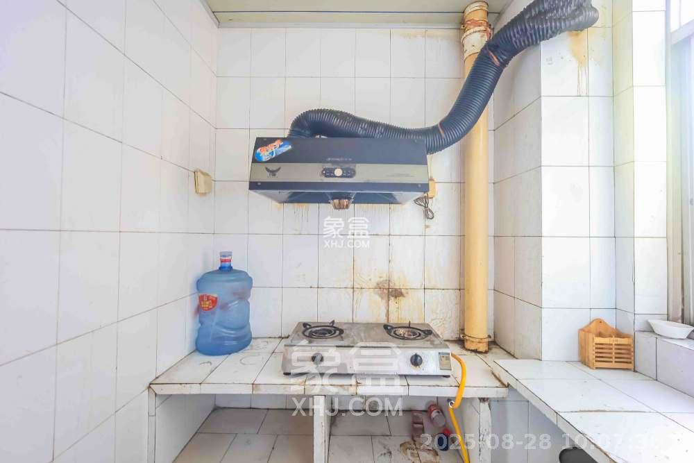 天泽大厦  3室2厅1卫    2600.0元/月 天泽大厦  3室2厅1卫    2600.0元/月室内图