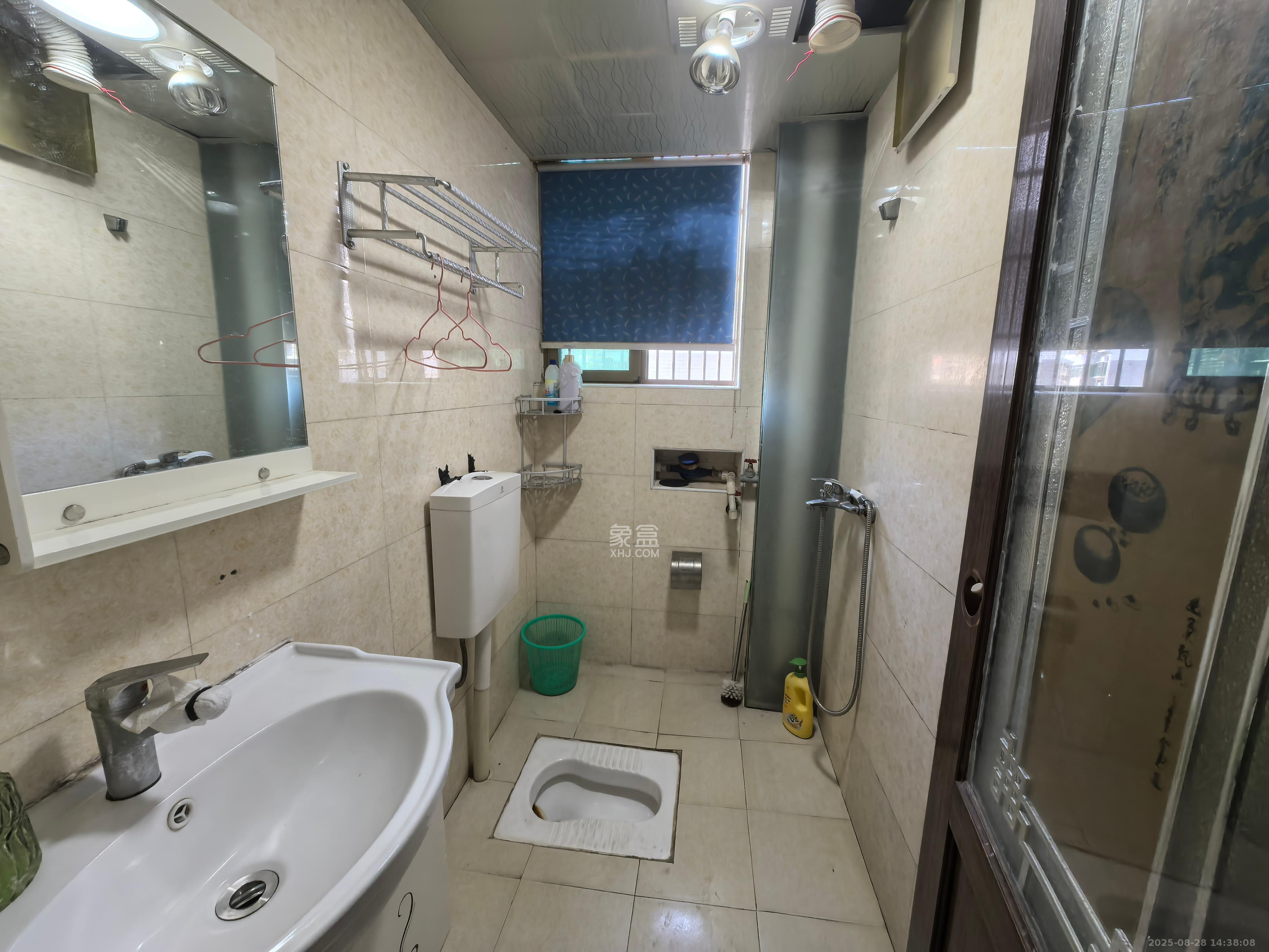 兴联母山小区 3室2厅2卫 1500.0元/月 兴联母山小区 3室2厅2卫 1500.0元/月室内图