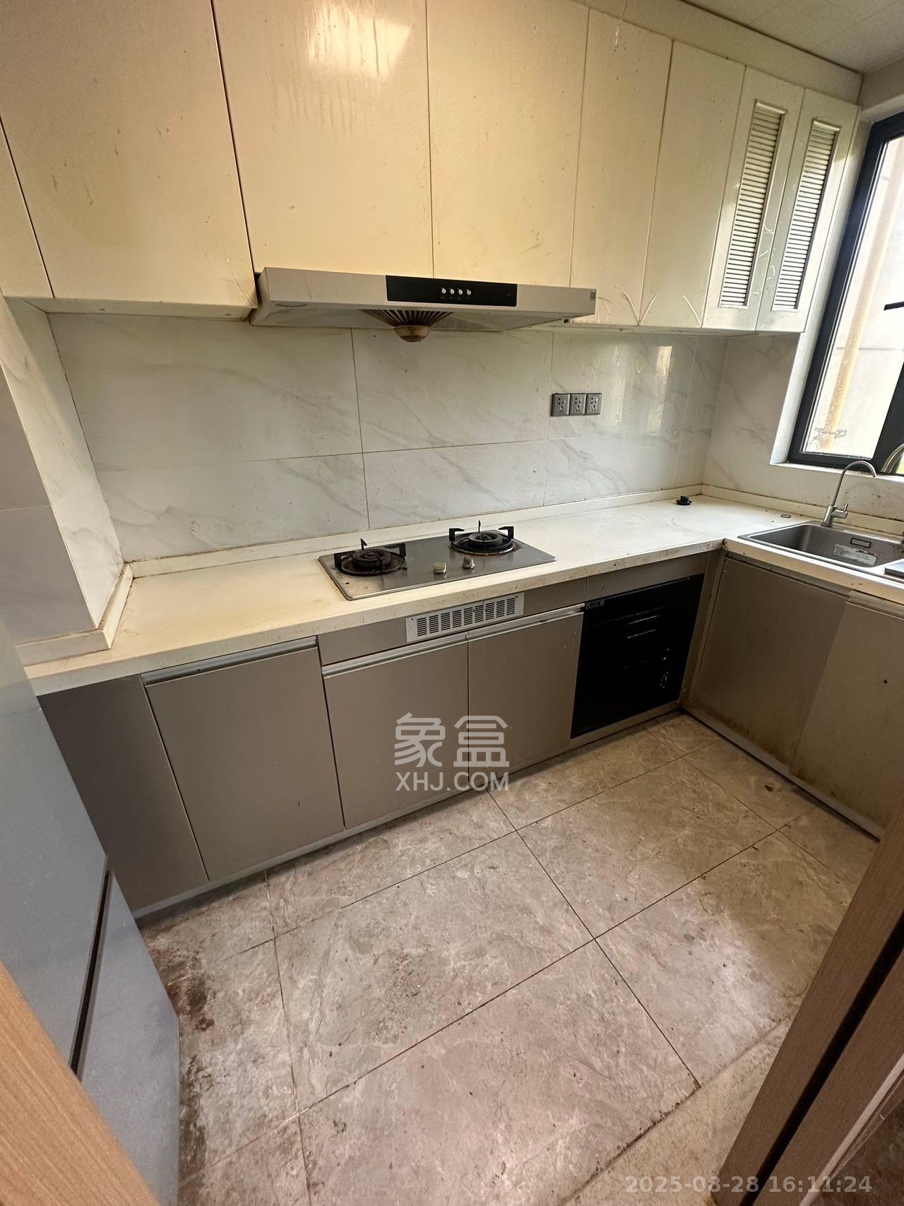 招商华发依云曦城 3室2厅2卫 2600.0元/月 招商华发依云曦城 3室2厅2卫 2600.0元/月室内图