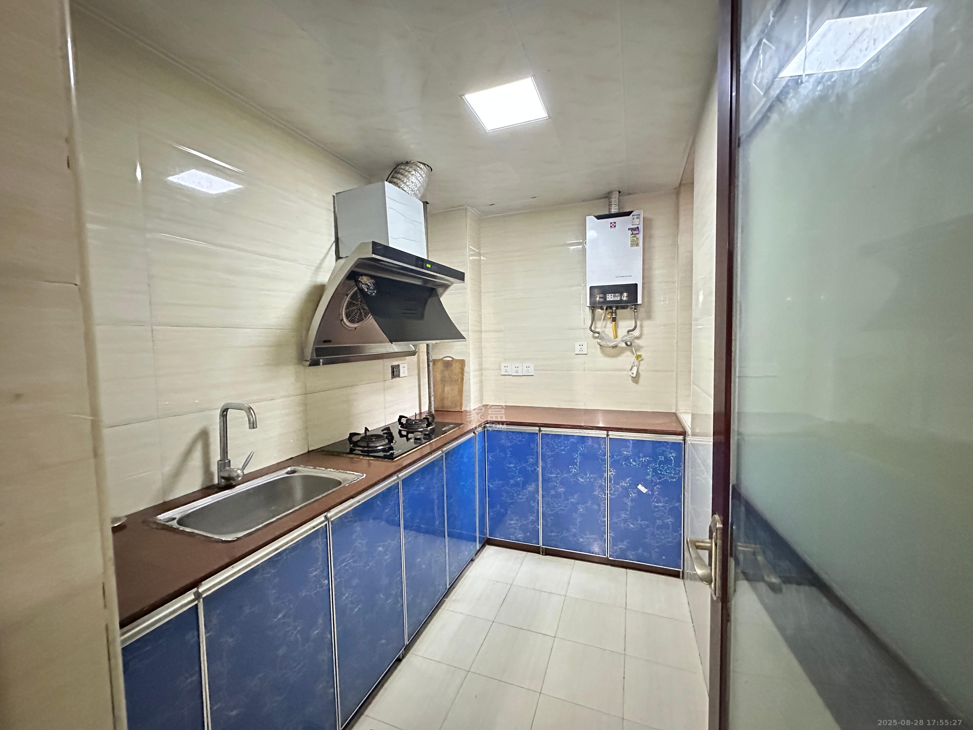 丽发新城 2室2厅1卫 1600.0元/月 丽发新城 2室2厅1卫 1600.0元/月室内图