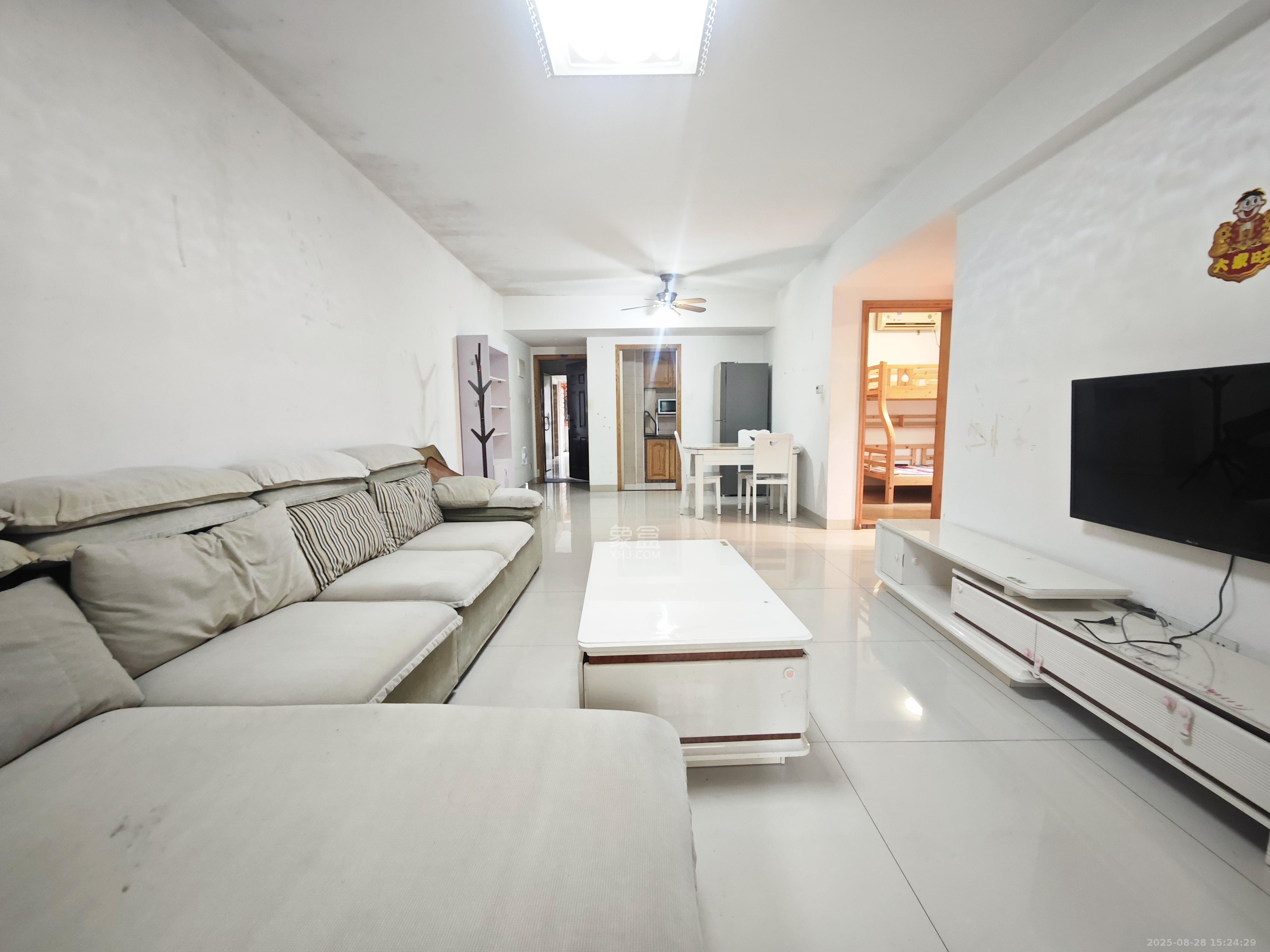 华润凤凰城三期  2室2厅1卫    1850.0元/月 华润凤凰城三期  2室2厅1卫    1850.0元/月