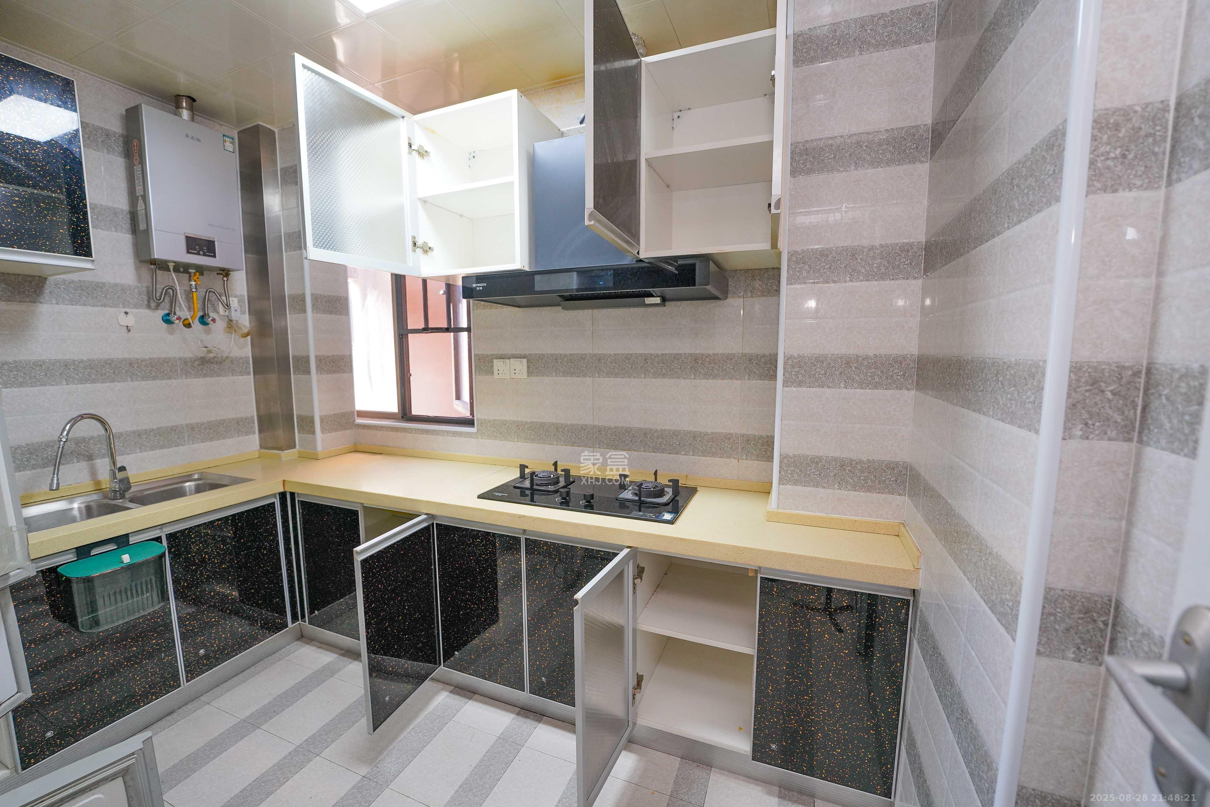 怡海星城  3室2厅1卫    60.0万 怡海星城  3室2厅1卫    60.0万厨房