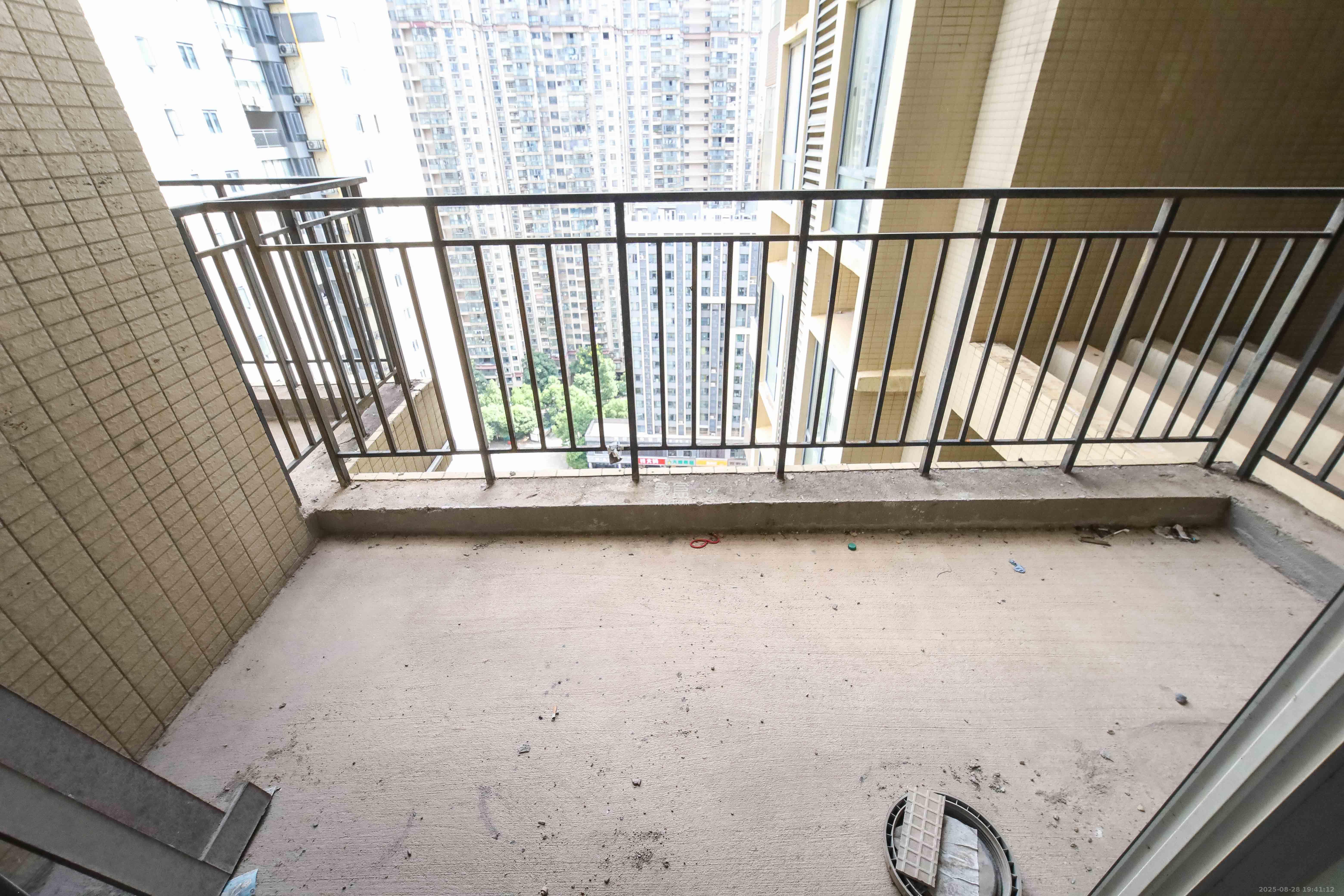 泊爱蓝湾  4室2厅2卫    125.0万 泊爱蓝湾  4室2厅2卫    125.0万阳台