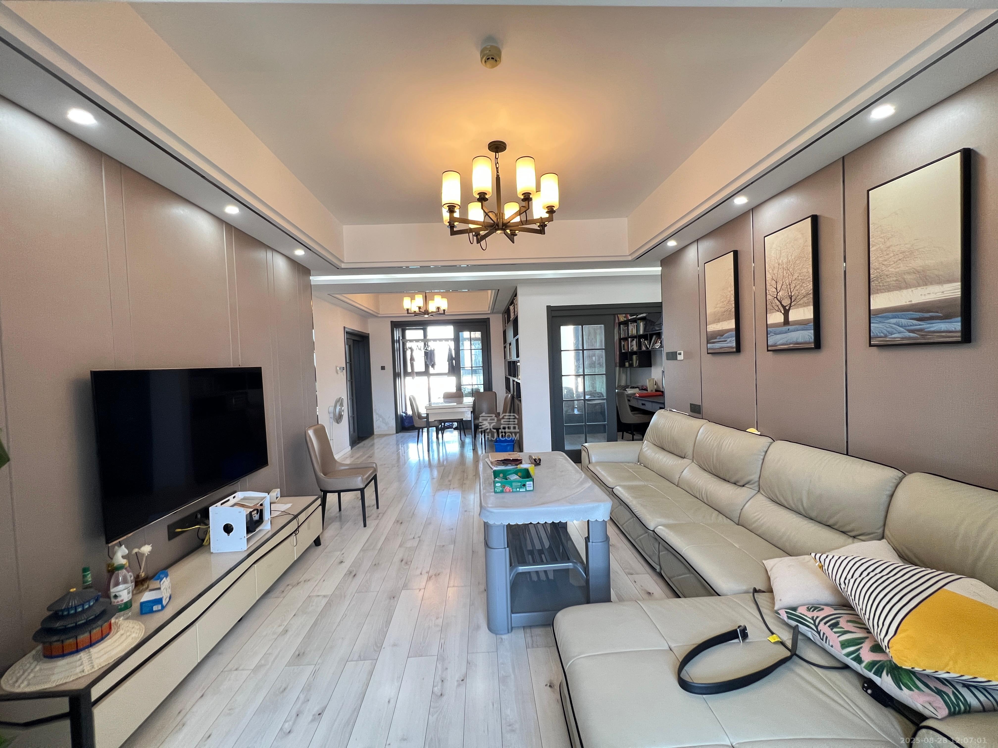 金茂梅溪湖  4室2厅2卫    4000.0元/月 金茂梅溪湖  4室2厅2卫    4000.0元/月室内图