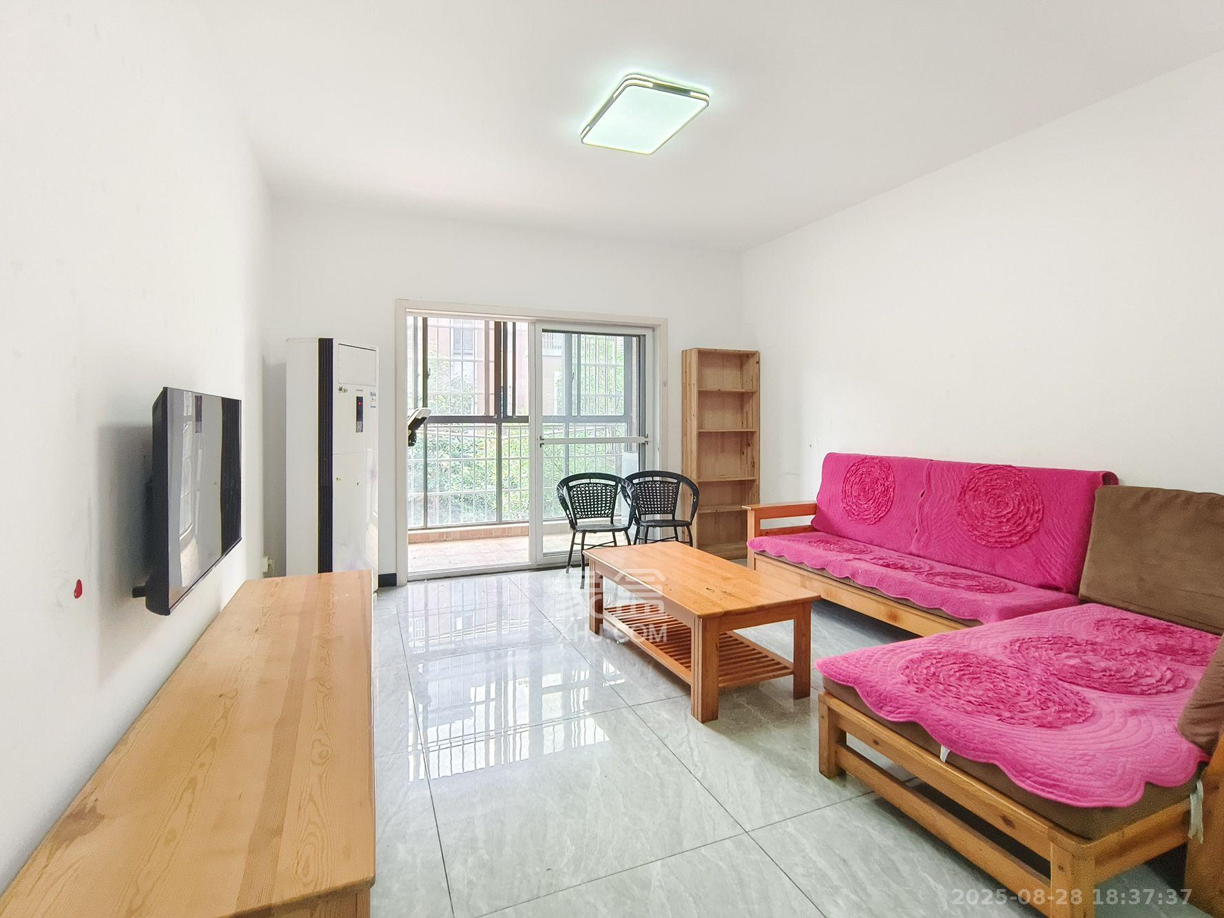 山水湾 2室2厅1卫 1700.0元/月 山水湾 2室2厅1卫 1700.0元/月室内图