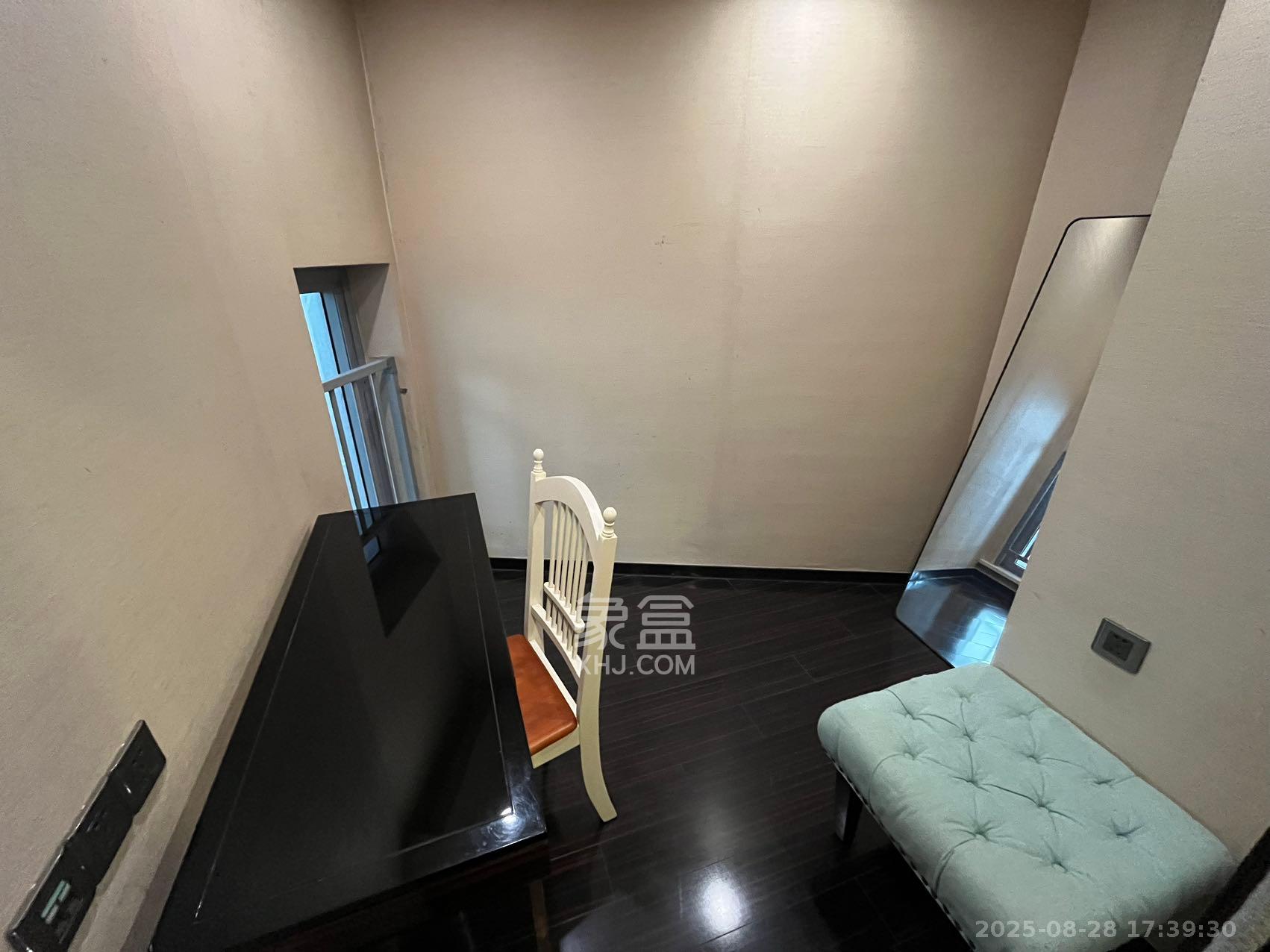 保利国际广场 1室2厅1卫 3600.0元/月 保利国际广场 1室2厅1卫 3600.0元/月室内图