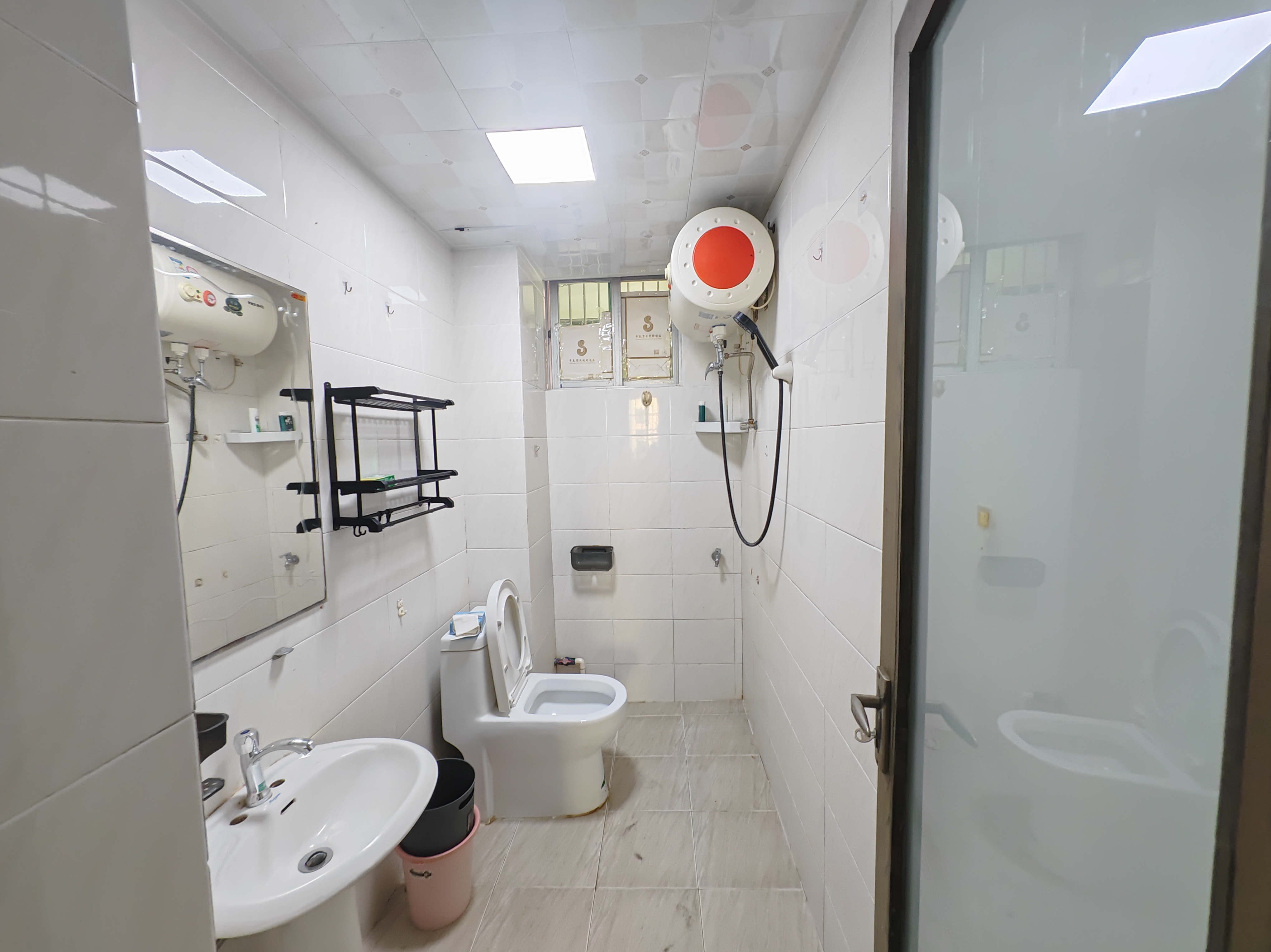 德意雅苑 2室2厅1卫 2400.0元/月 德意雅苑 2室2厅1卫 2400.0元/月室内图