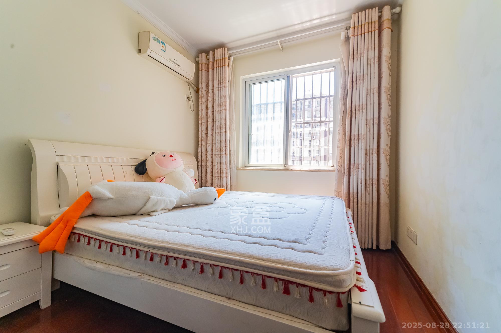 泊林晶城 4室2厅1卫 88.0万 泊林晶城 4室2厅1卫 88.0万卧室