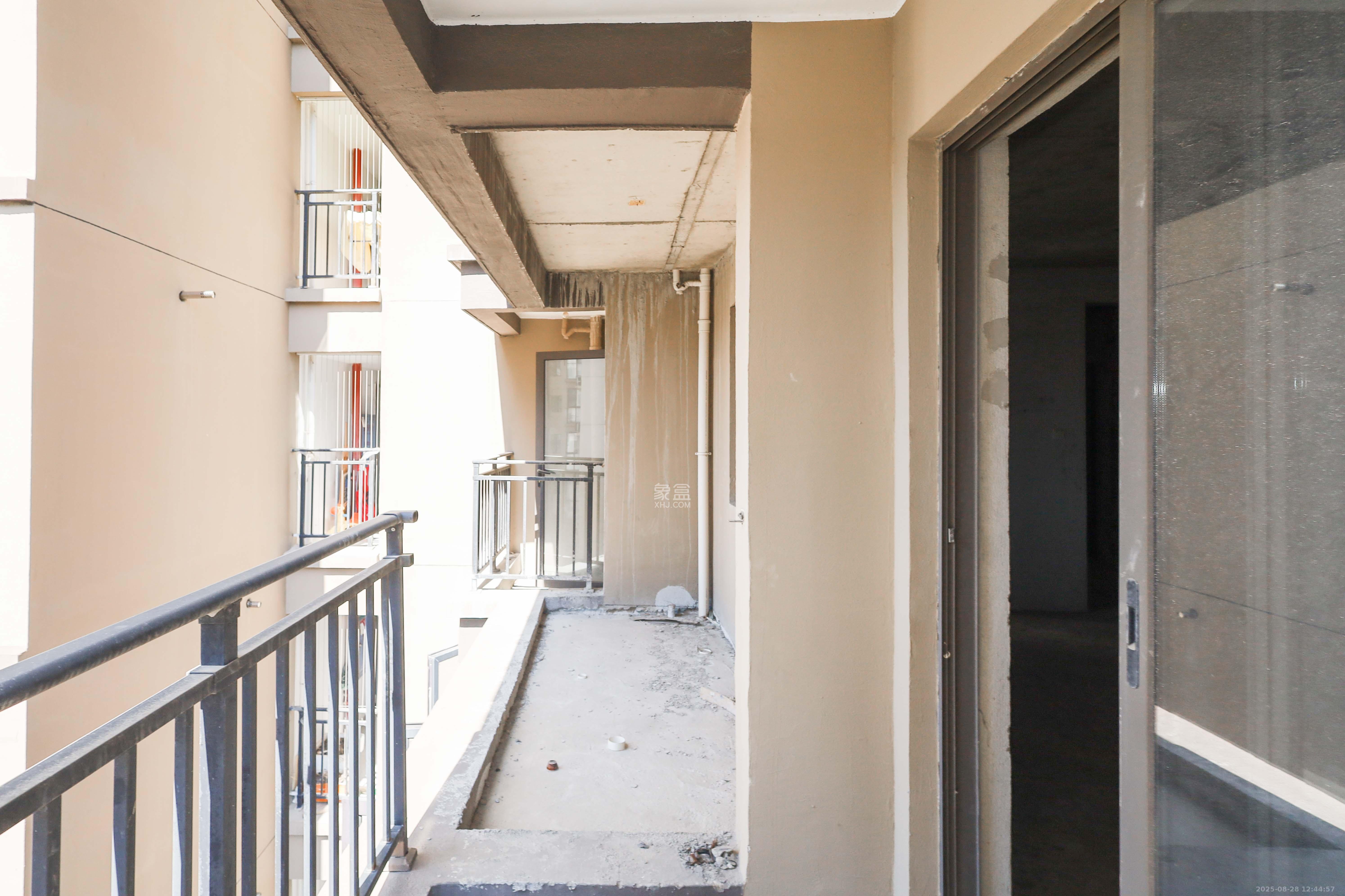 梅溪湖合能璞丽  3室2厅2卫    130.0万 梅溪湖合能璞丽  3室2厅2卫    130.0万阳台