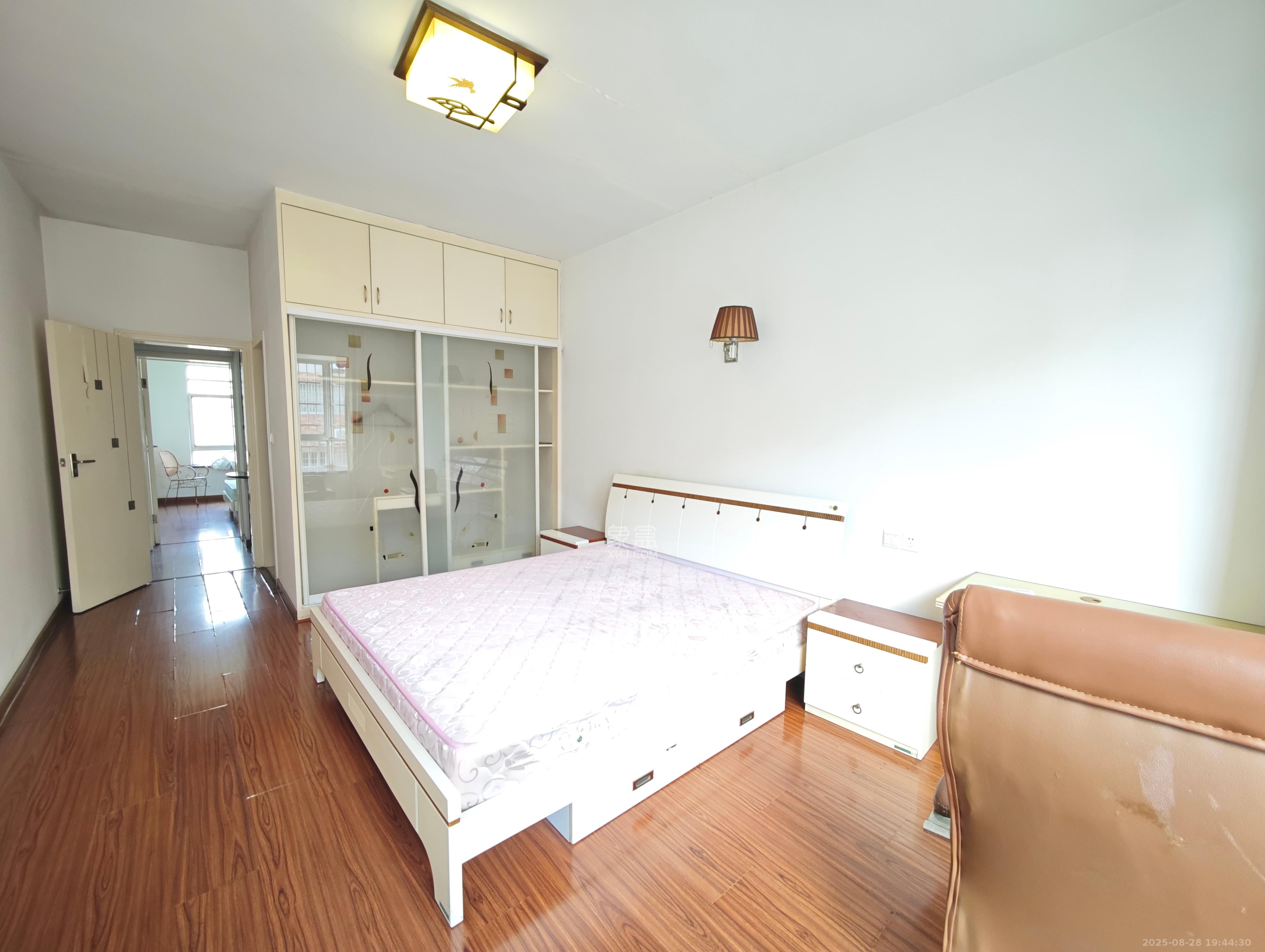 金芙蓉  4室2厅2卫   1500.00元/月室内图