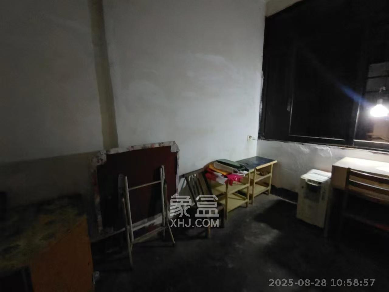 长勘小区  3室1厅1卫   1600.00元/月室内图