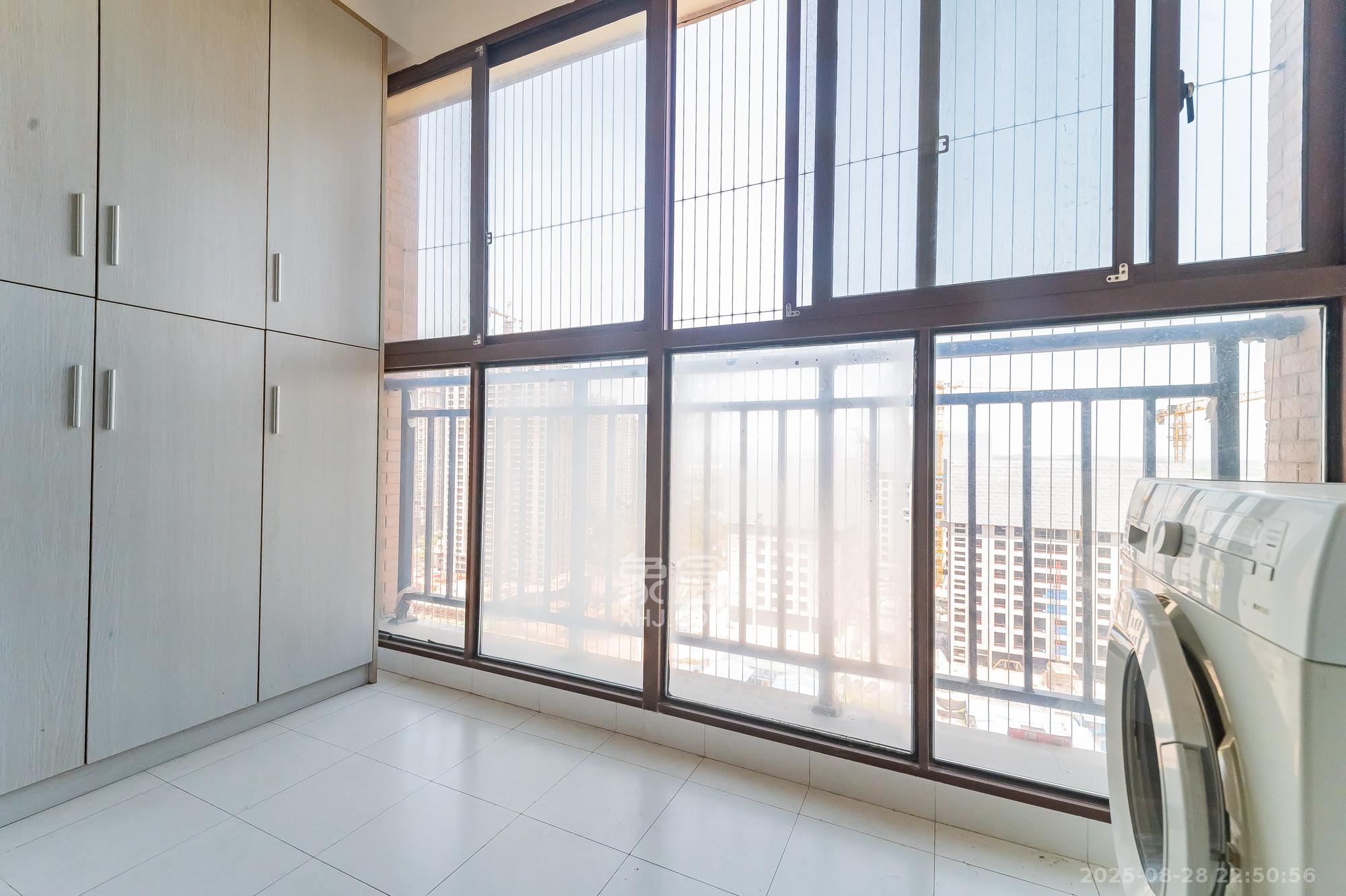 水岸世景  2室2厅1卫    53.8万 水岸世景  2室2厅1卫    53.8万阳台