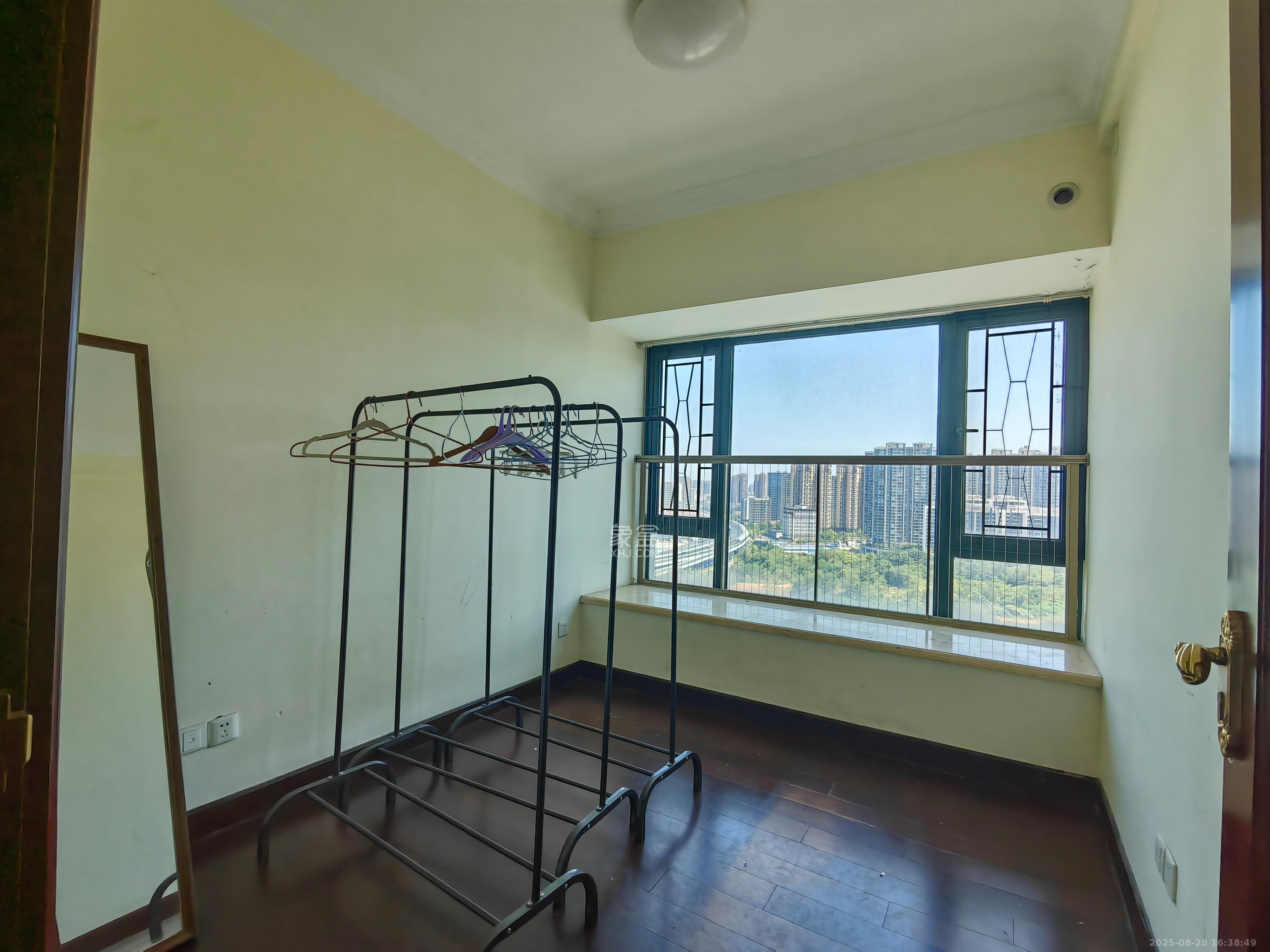 恒大雅苑  3室2厅2卫    2200.0元/月室内图