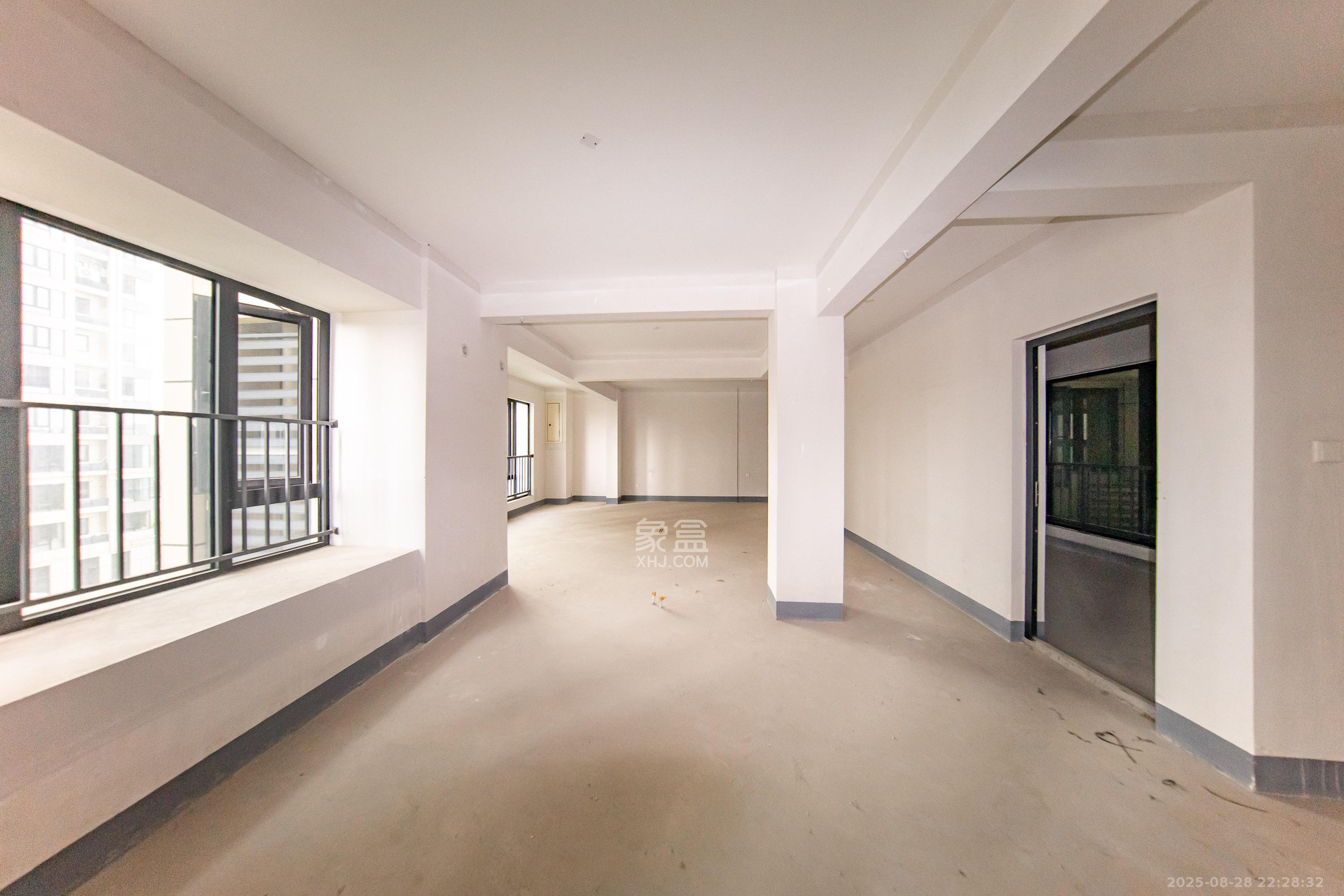 建投象山国际  6室2厅3卫    215.0万 建投象山国际  6室2厅3卫    215.0万卧室