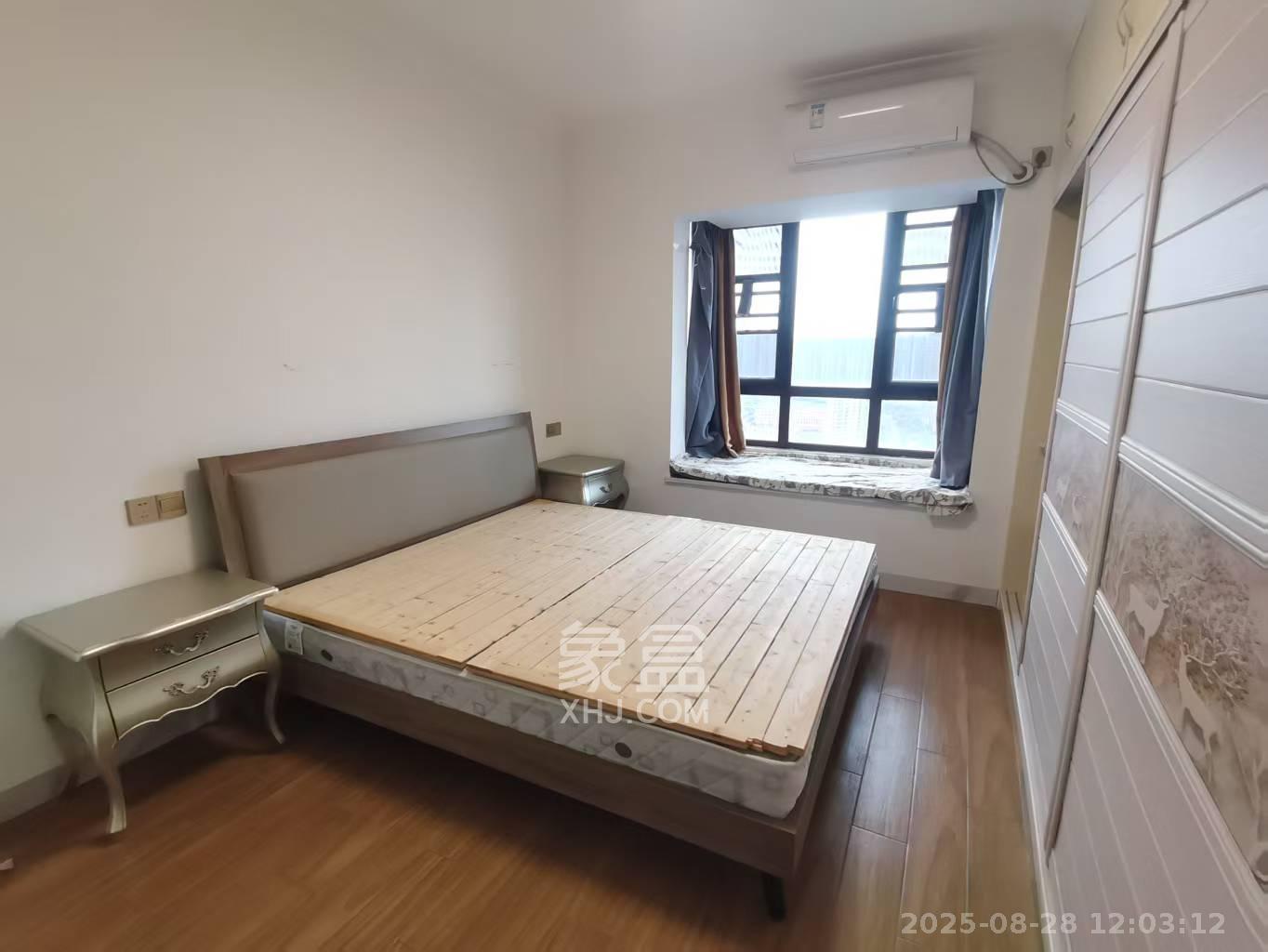 山语城三期 3室2厅2卫 2300.0元/月 山语城三期 3室2厅2卫 2300.0元/月室内图