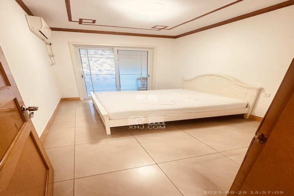 八一路417号大院 3室1厅1卫 2600.0元/月 八一路417号大院 3室1厅1卫 2600.0元/月室内图