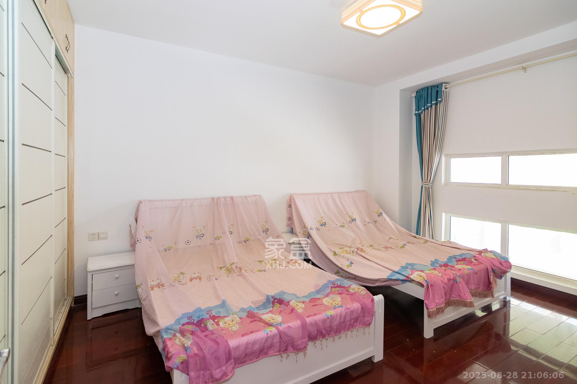 金地三千府(金地湖山樾、金地自在城) 1室0厅0卫 165.0万 金地三千府(金地湖山樾、金地自在城) 1室0厅0卫 165.0万卧室