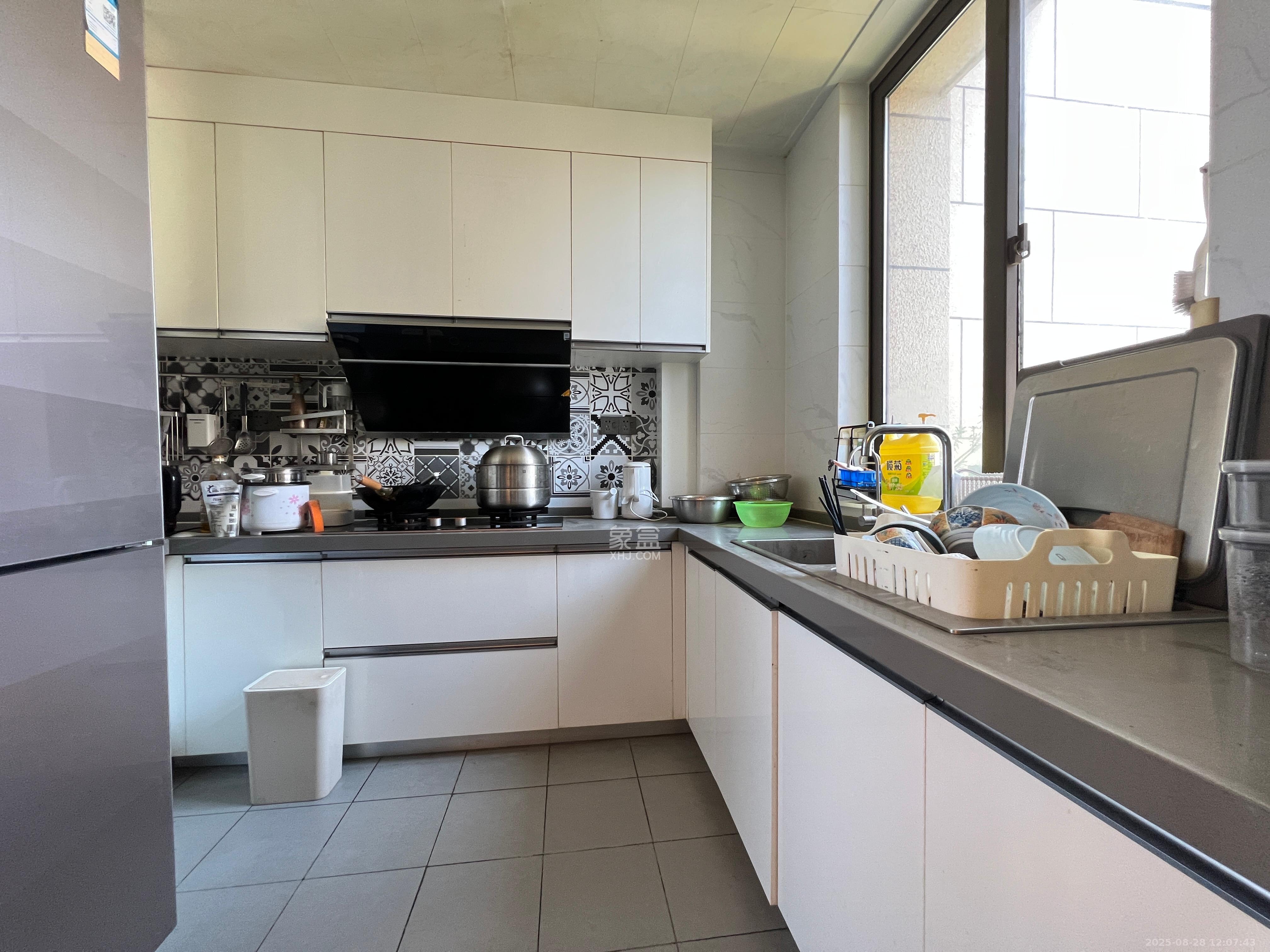 金茂梅溪湖  4室2厅2卫    4000.0元/月室内图