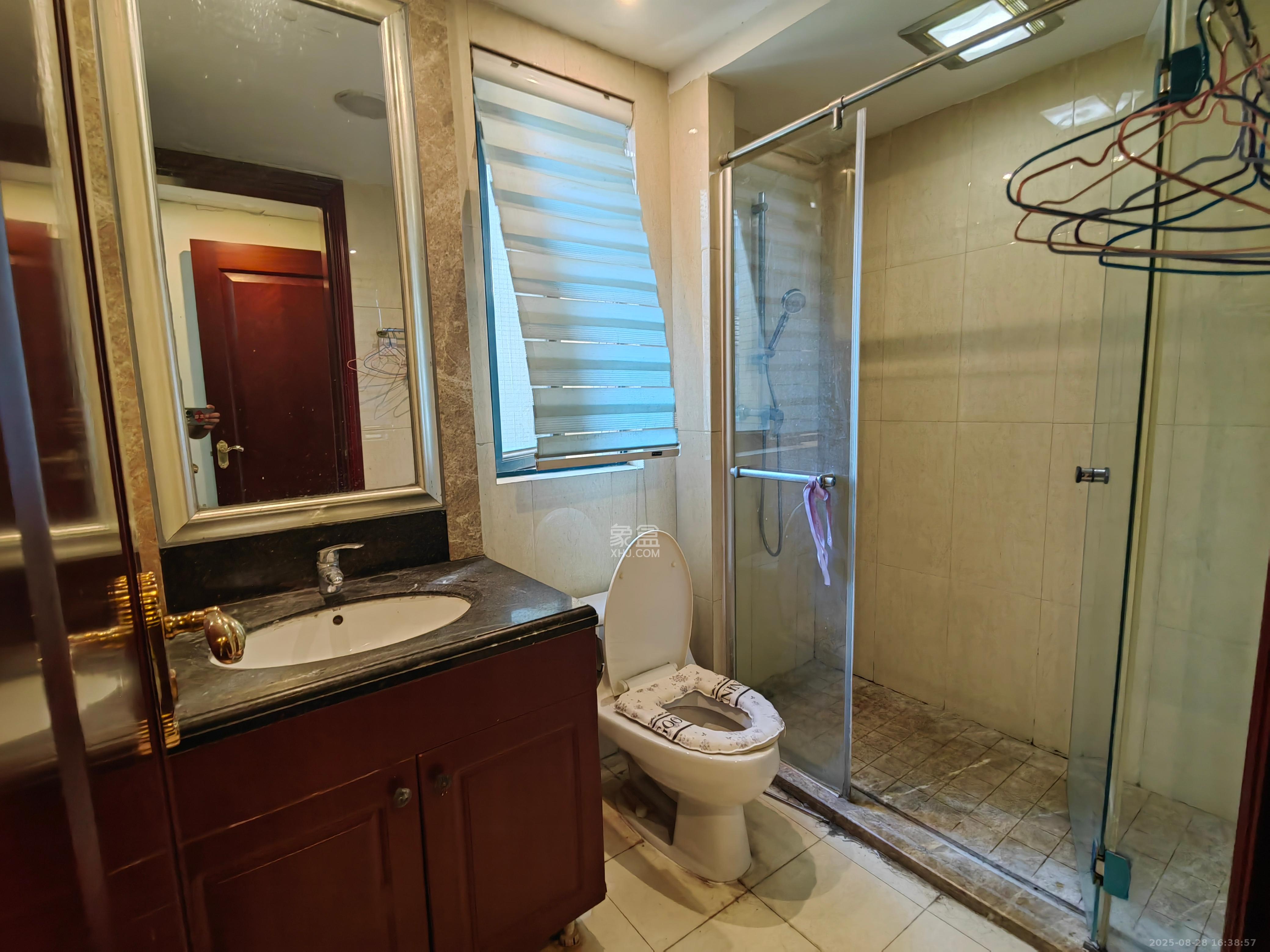 恒大雅苑 3室2厅2卫 2200.0元/月 恒大雅苑 3室2厅2卫 2200.0元/月室内图