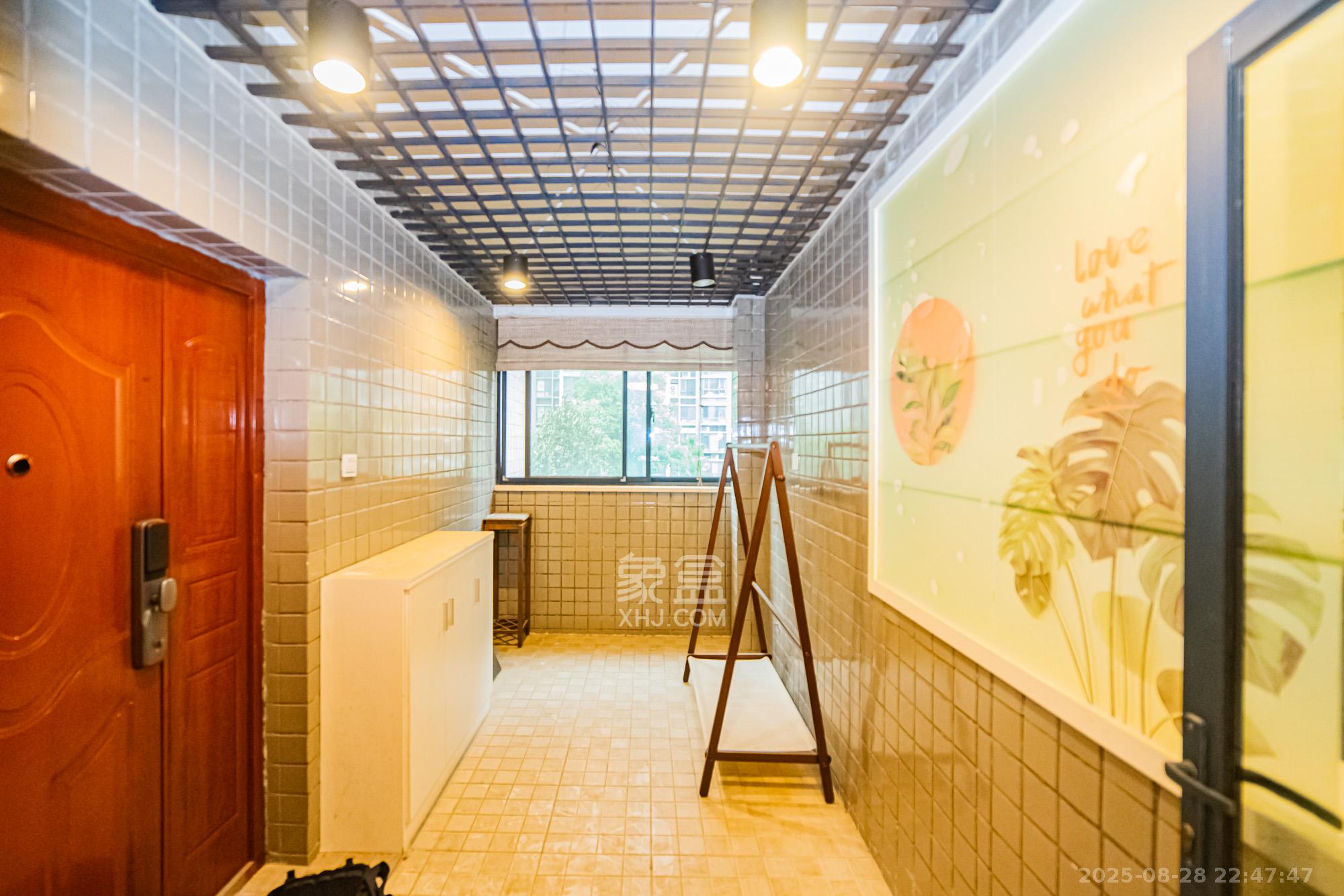 湘江世纪城鸿江苑  3室2厅2卫    99.0万阳台